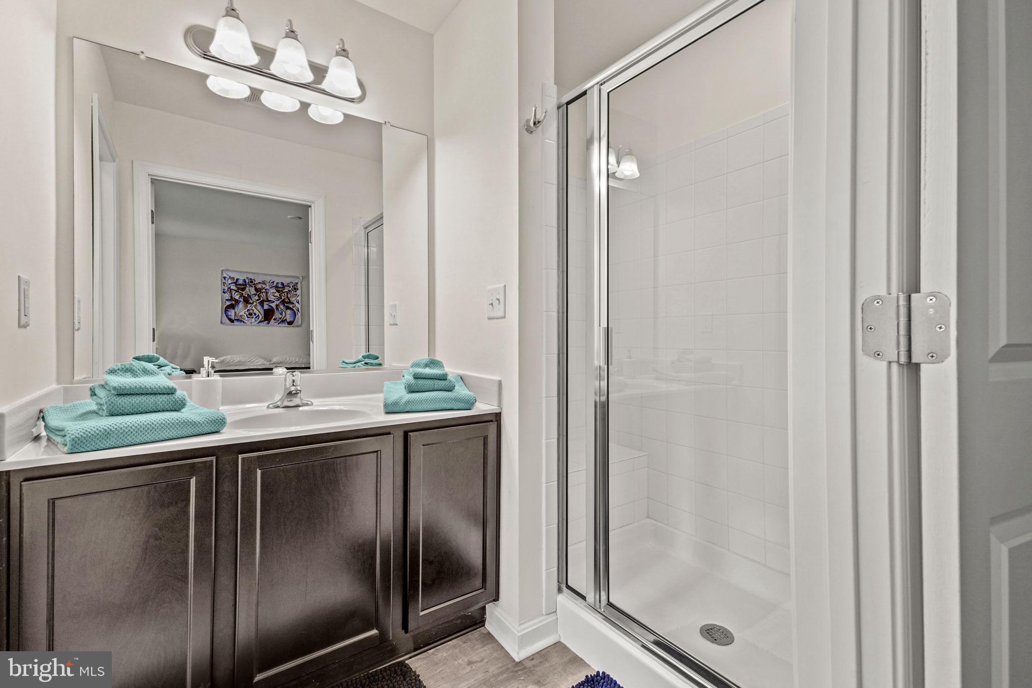 CAPTAIN'S COVE - Residential