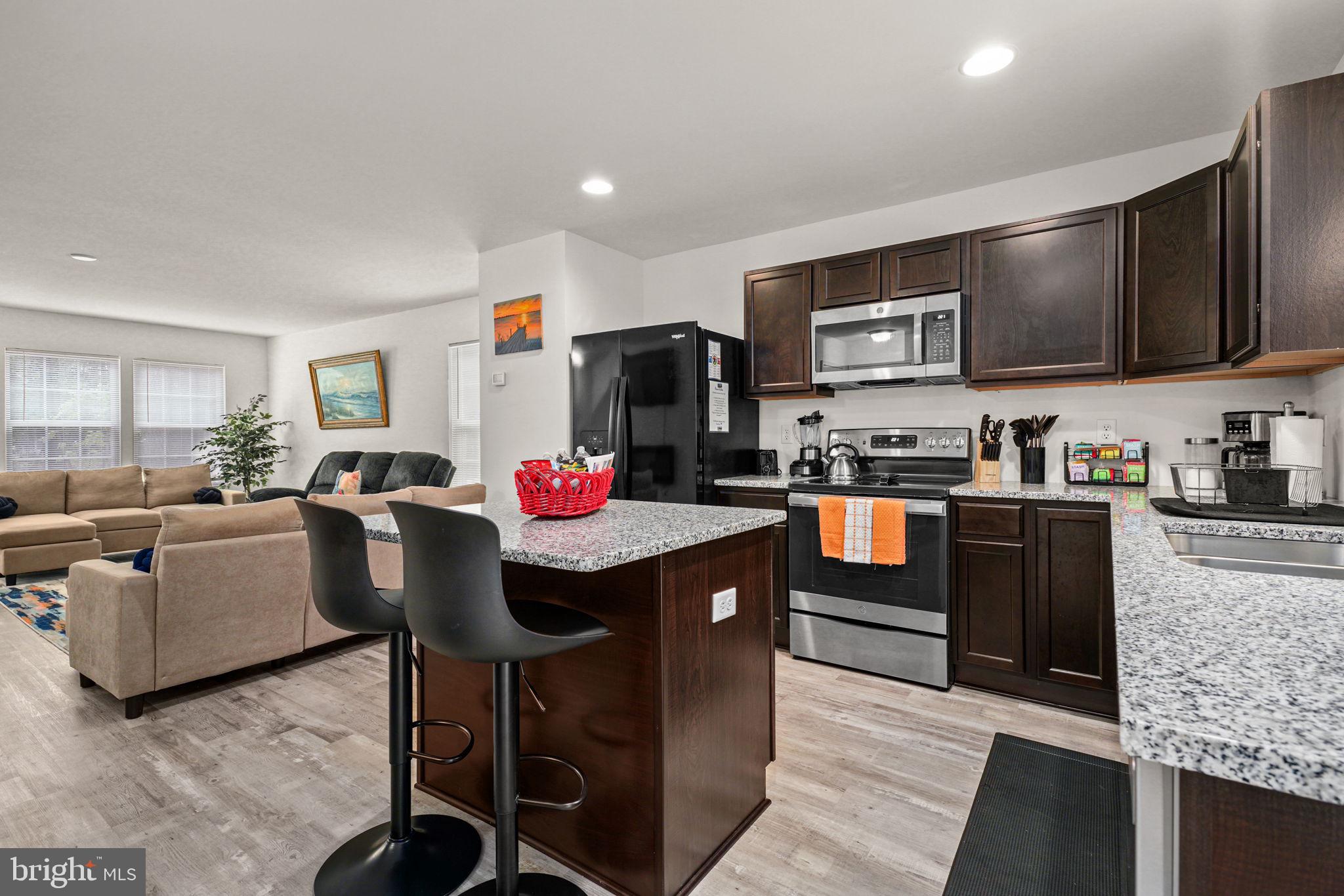 CAPTAIN'S COVE - Residential