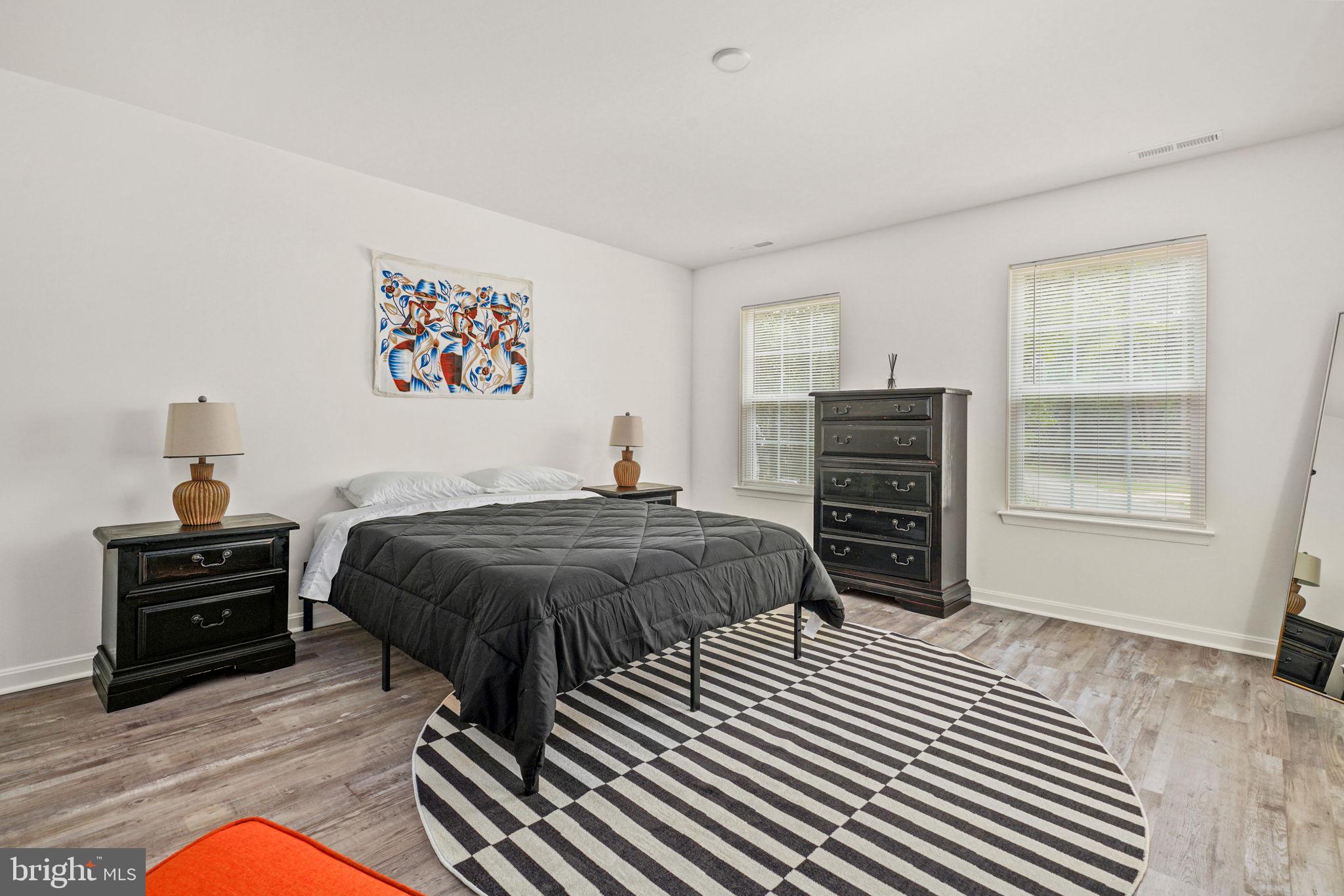 CAPTAIN'S COVE - Residential