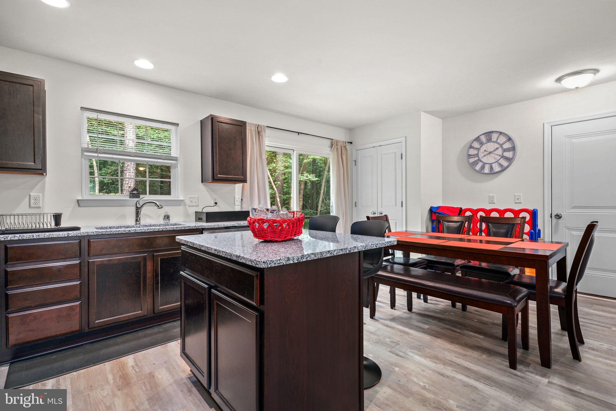 CAPTAIN'S COVE - Residential