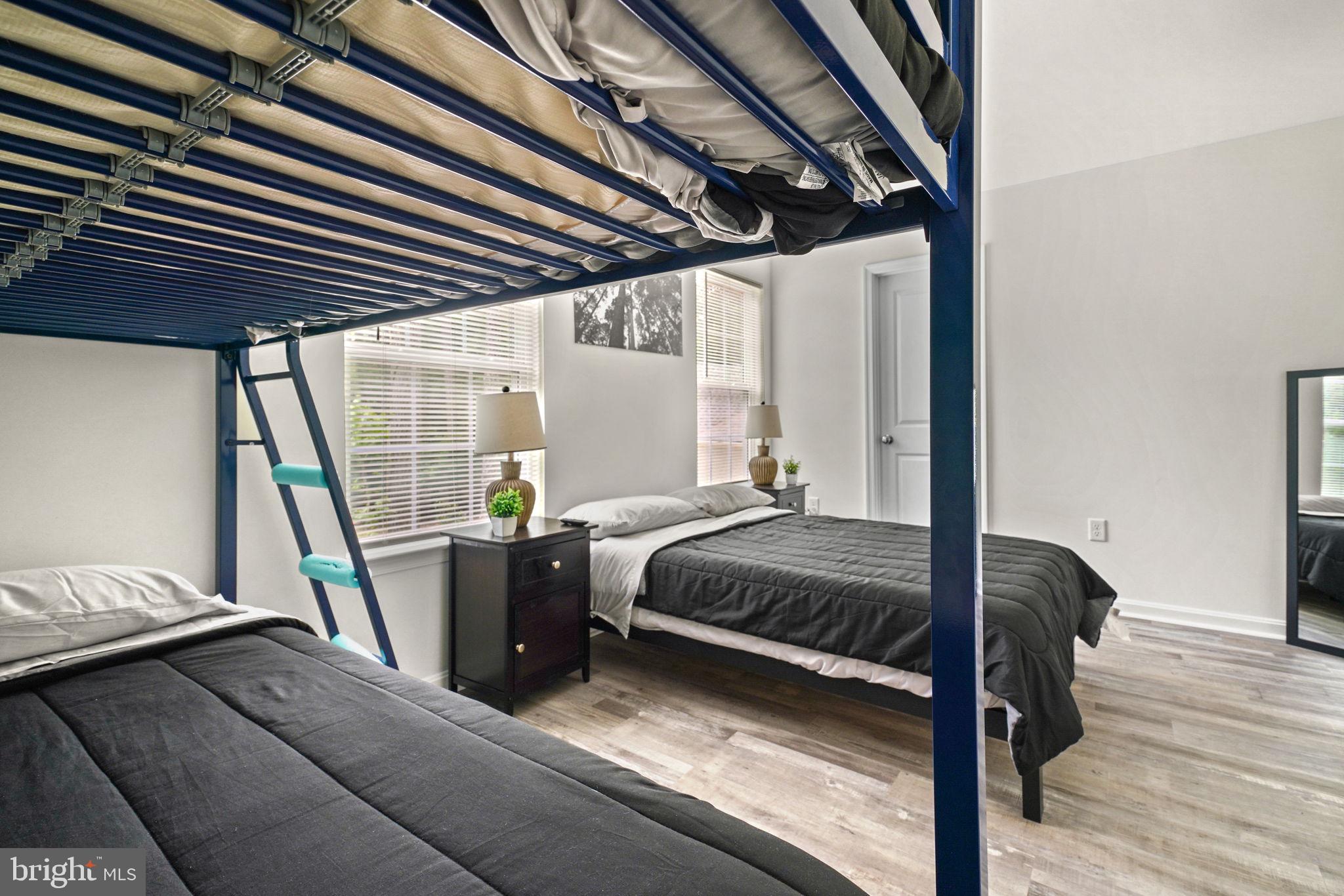 CAPTAIN'S COVE - Residential