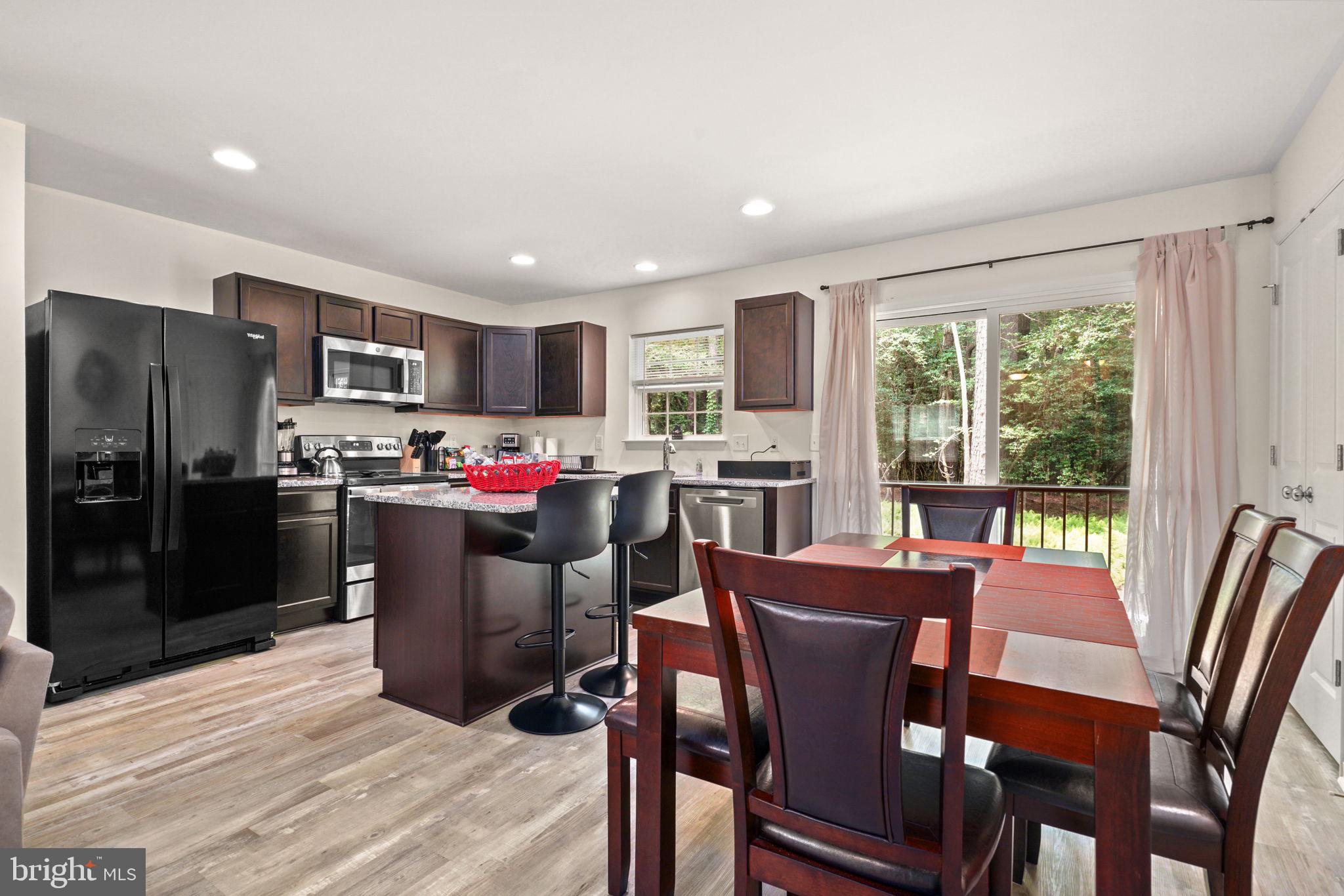 CAPTAIN'S COVE - Residential