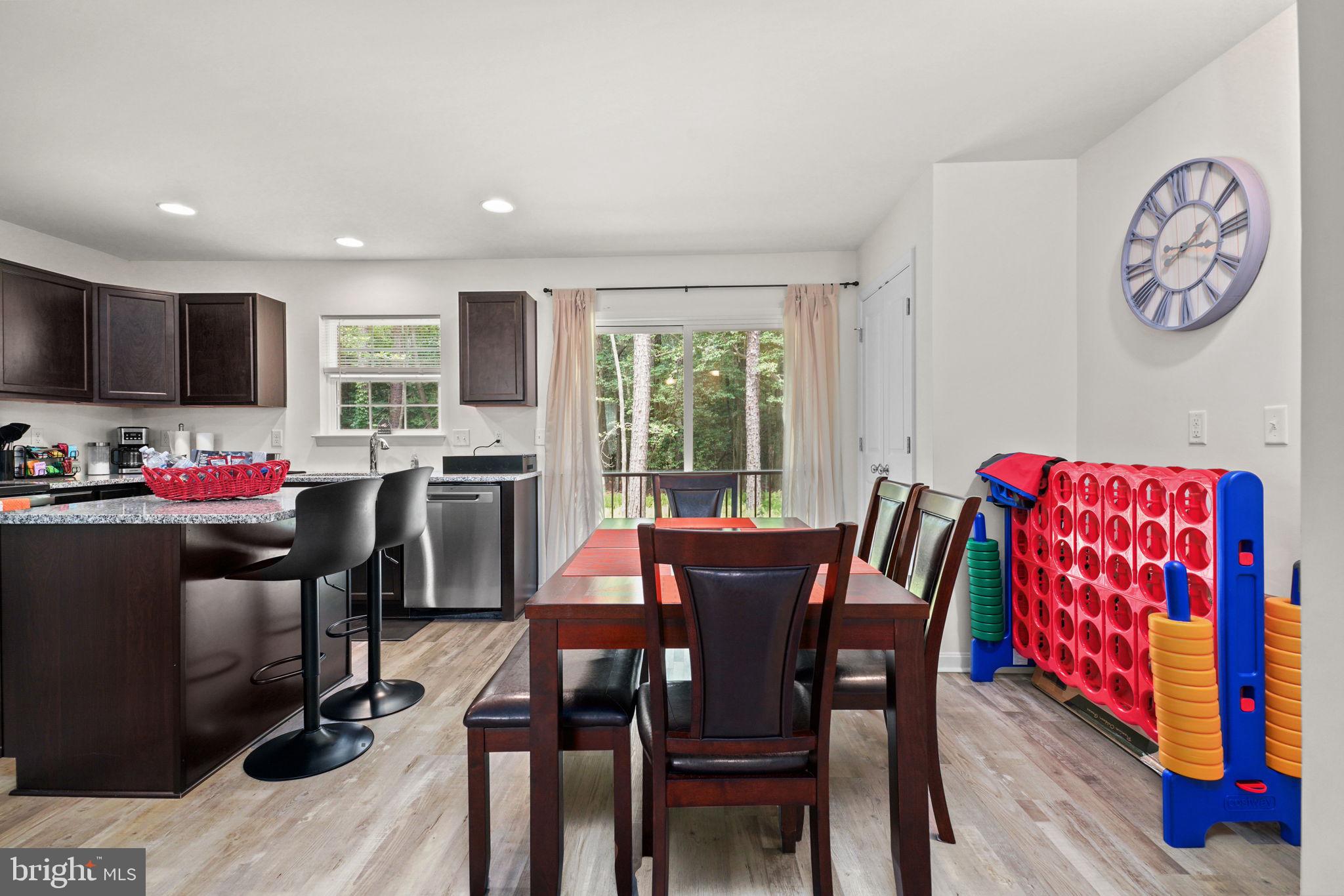 CAPTAIN'S COVE - Residential