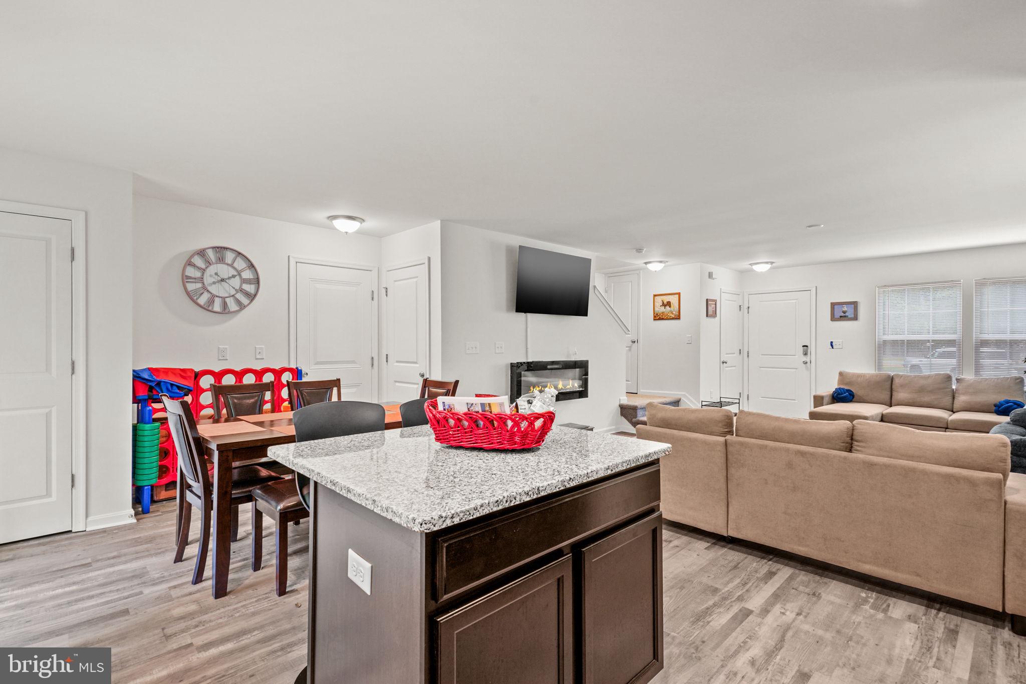 CAPTAIN'S COVE - Residential