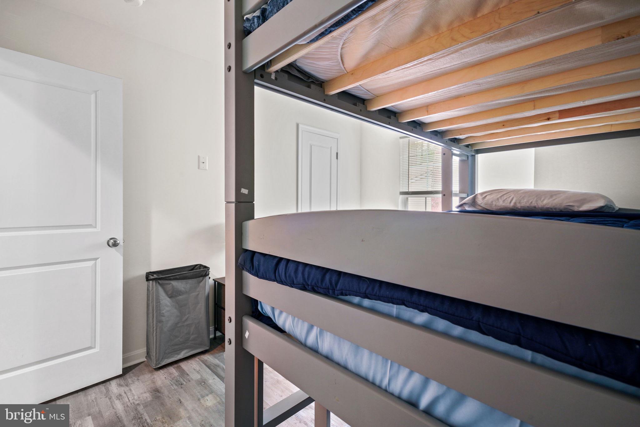 CAPTAIN'S COVE - Residential