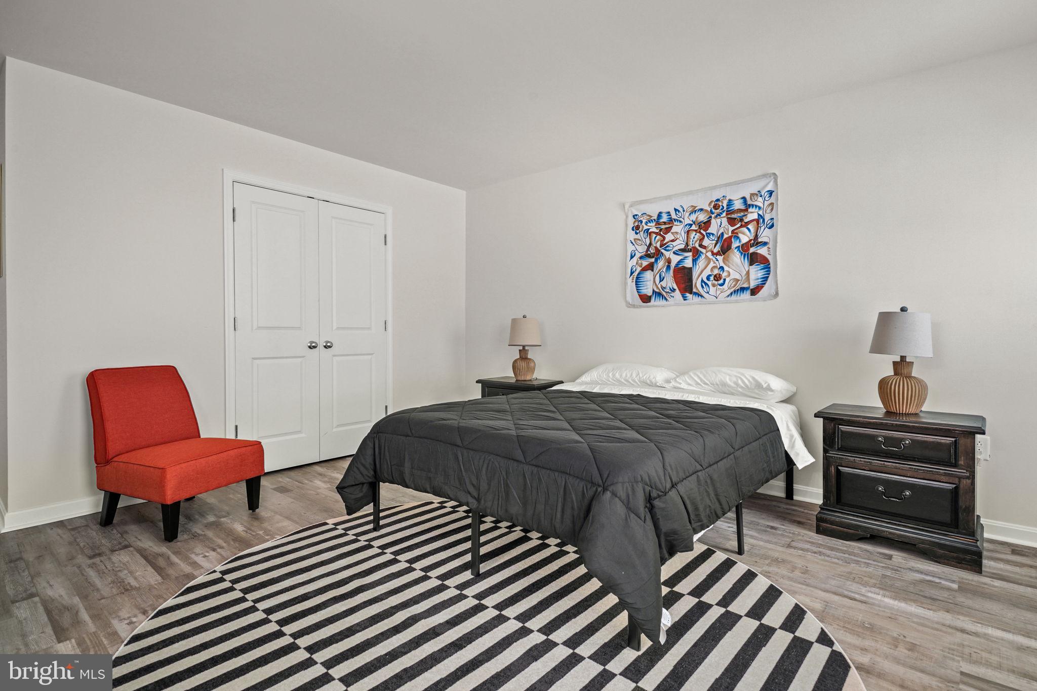 CAPTAIN'S COVE - Residential