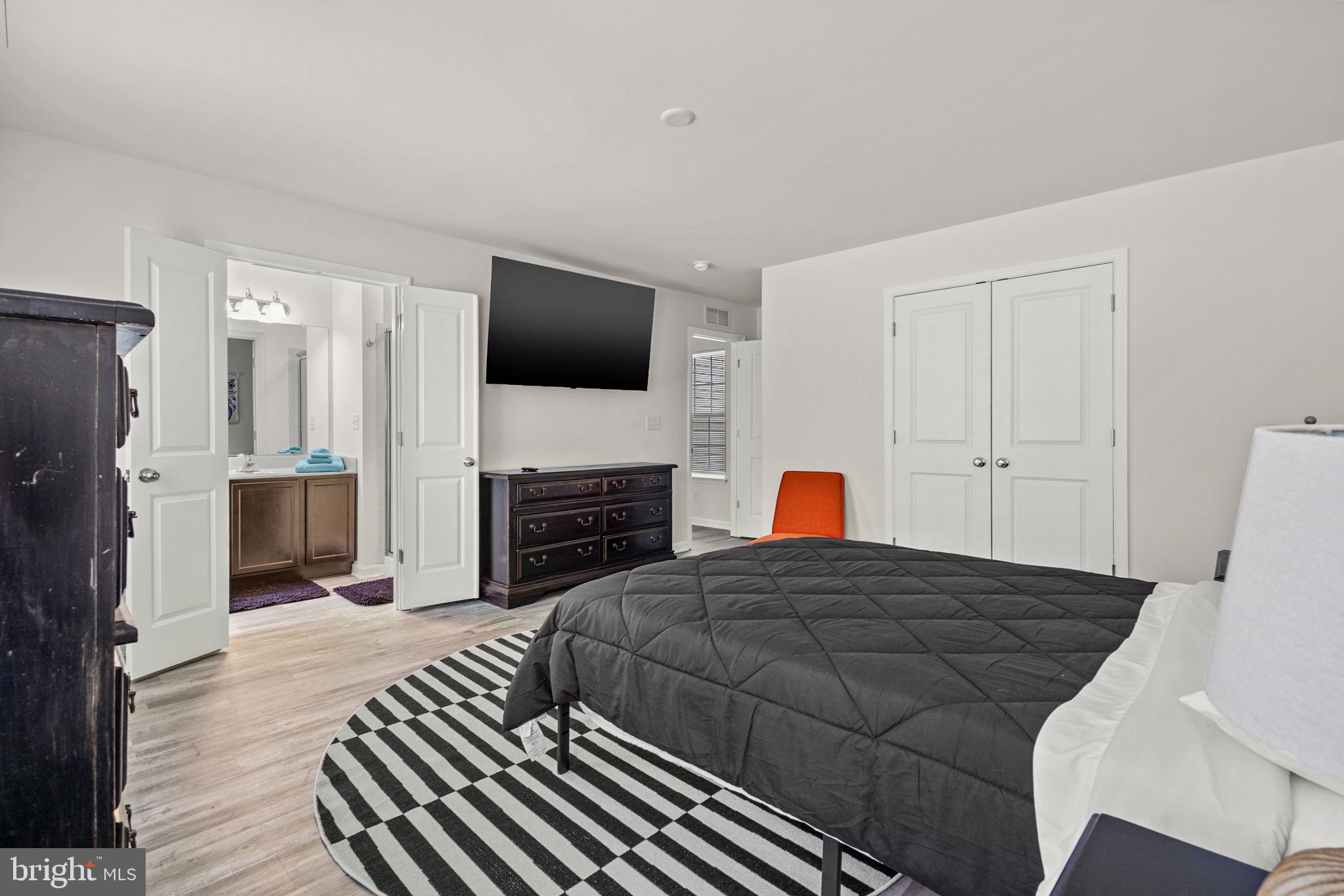 CAPTAIN'S COVE - Residential