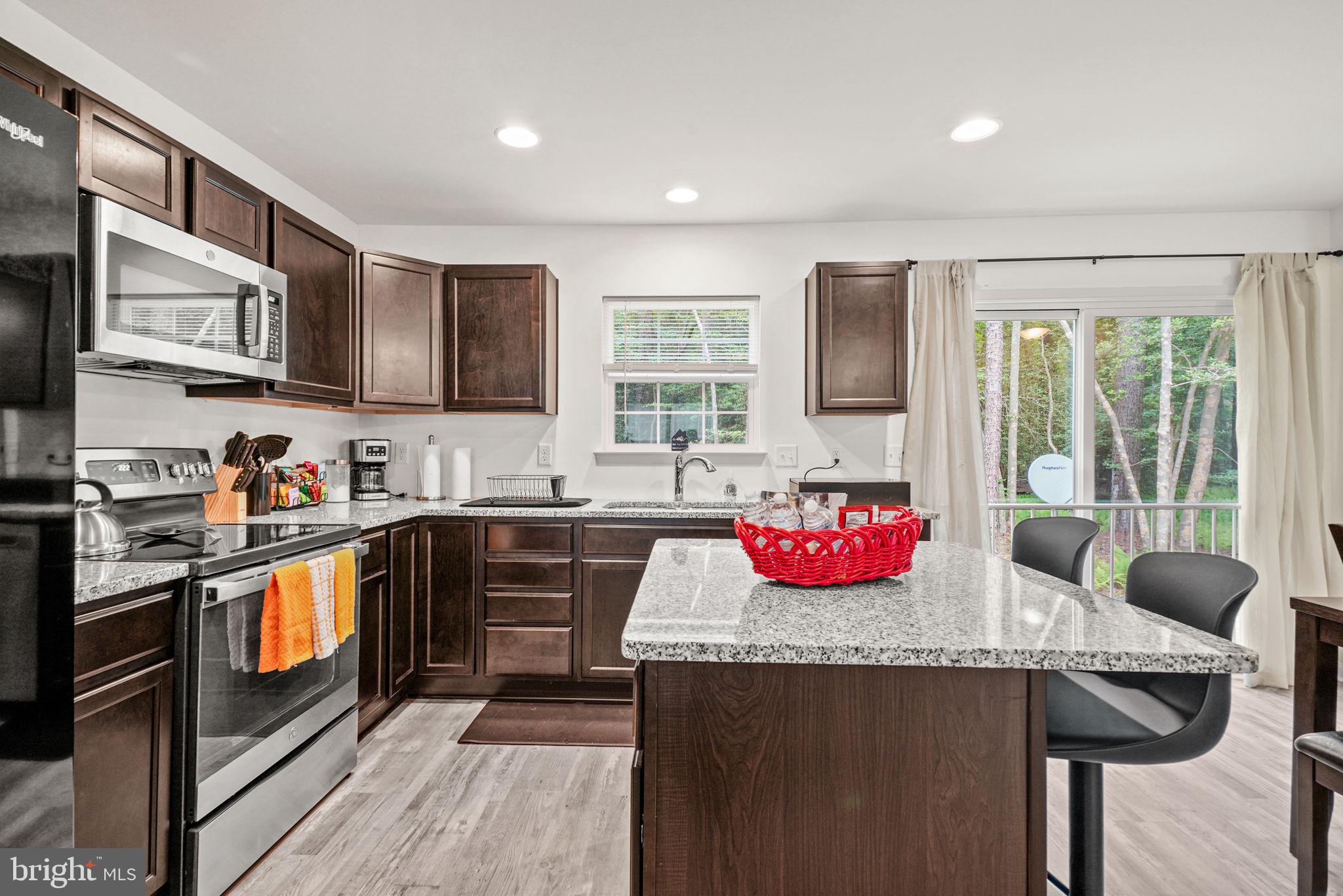 CAPTAIN'S COVE - Residential