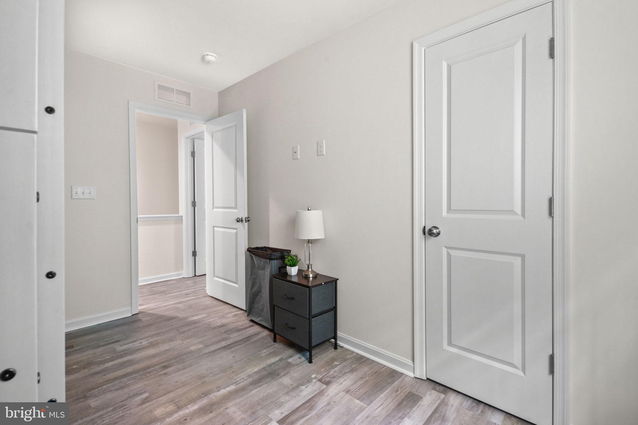 CAPTAIN'S COVE - Residential