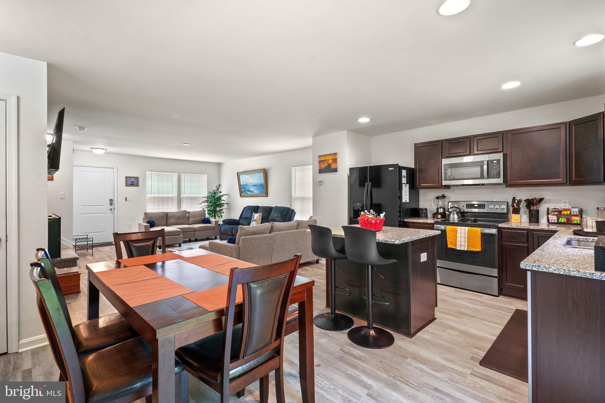 CAPTAIN'S COVE - Residential