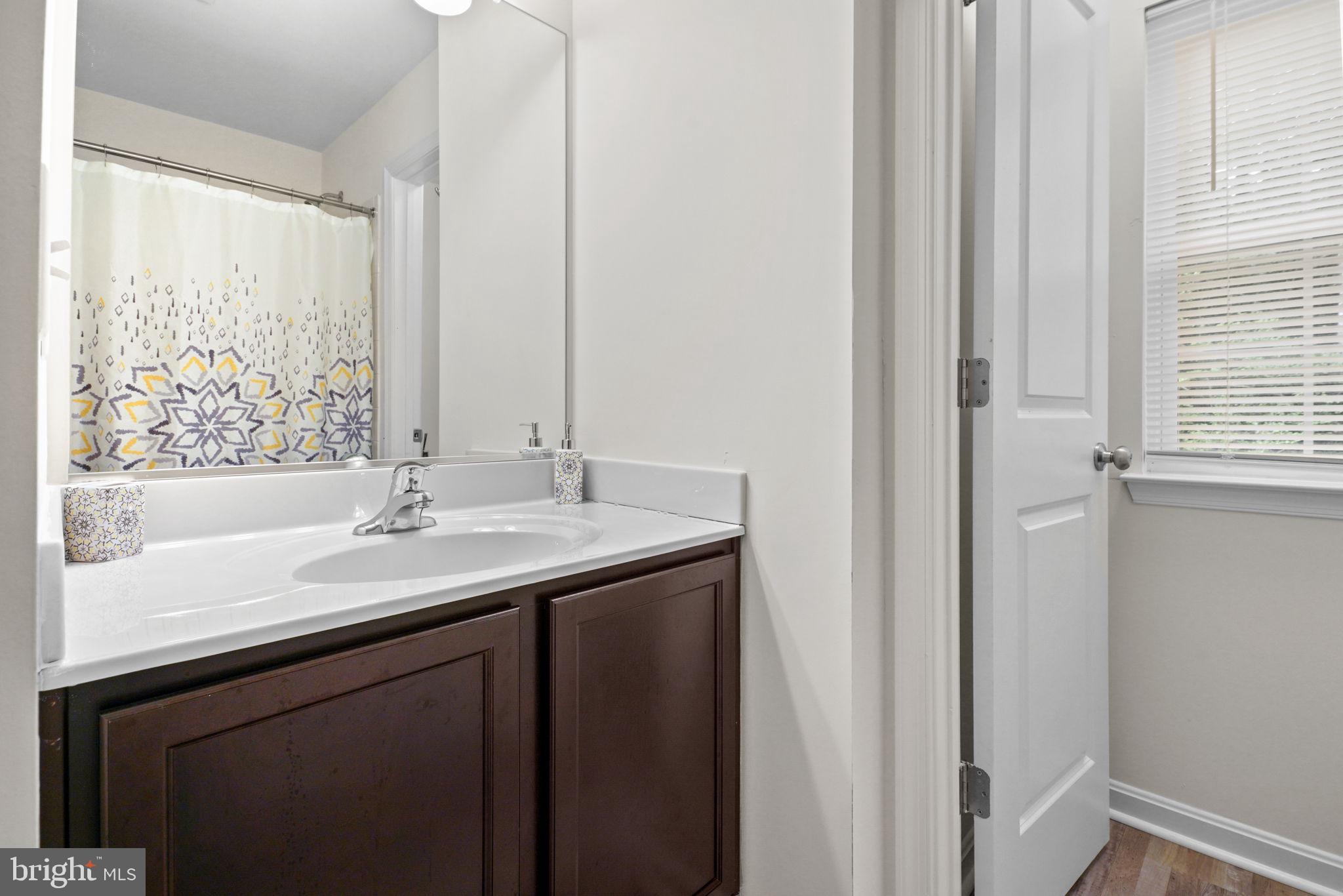 CAPTAIN'S COVE - Residential