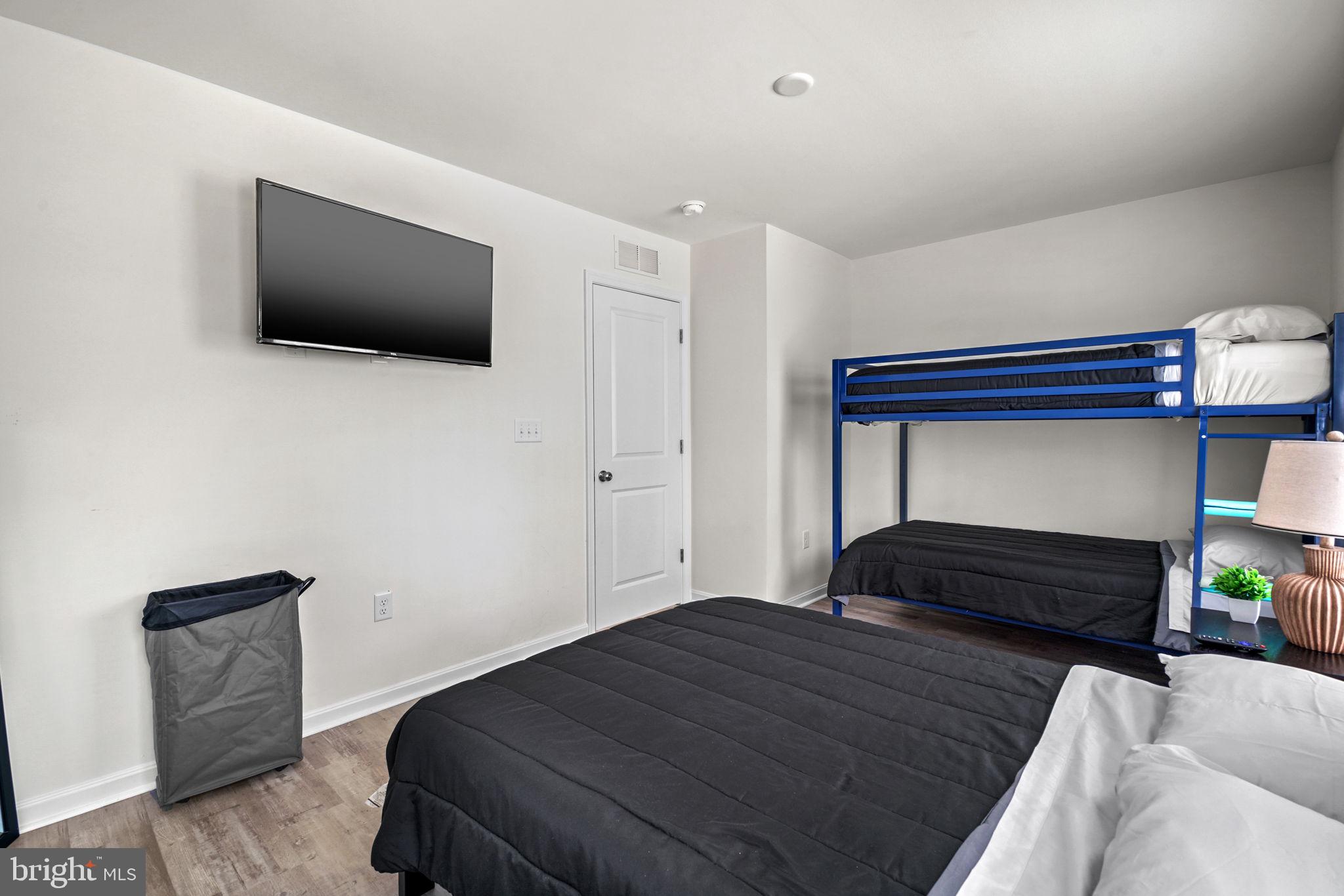 CAPTAIN'S COVE - Residential