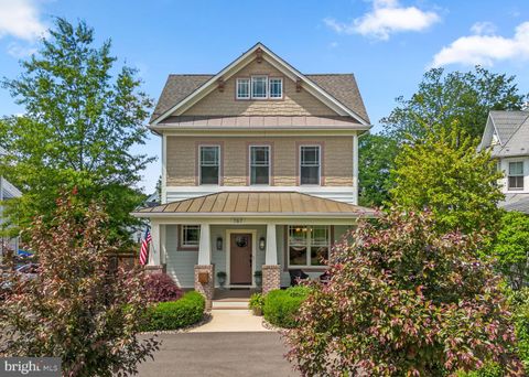 Photo of 767 Monroe Street, HERNDON, VA 20170 (MLS # VAFX2307326)