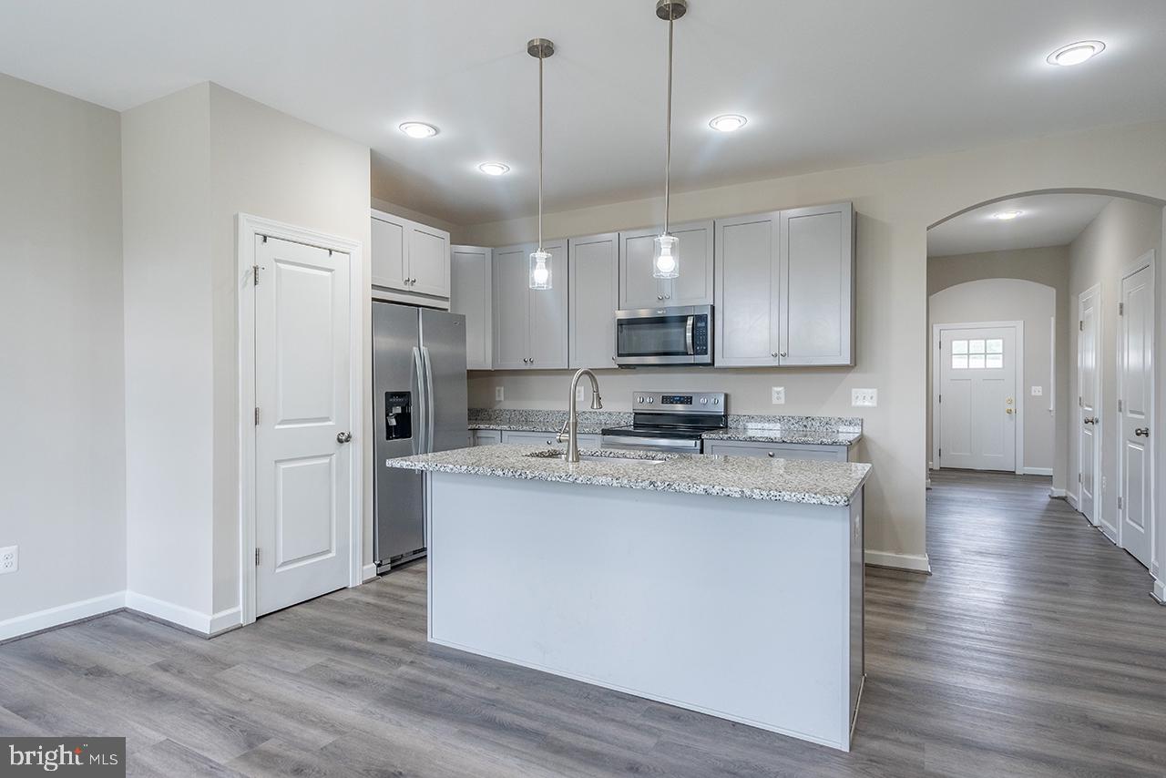 102 CORALYROSE COURT