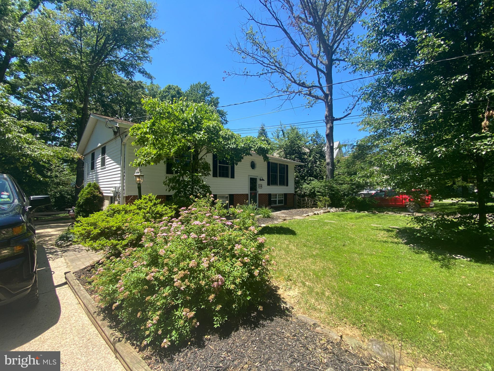 HILLSMERE ESTATES - Residential Lease