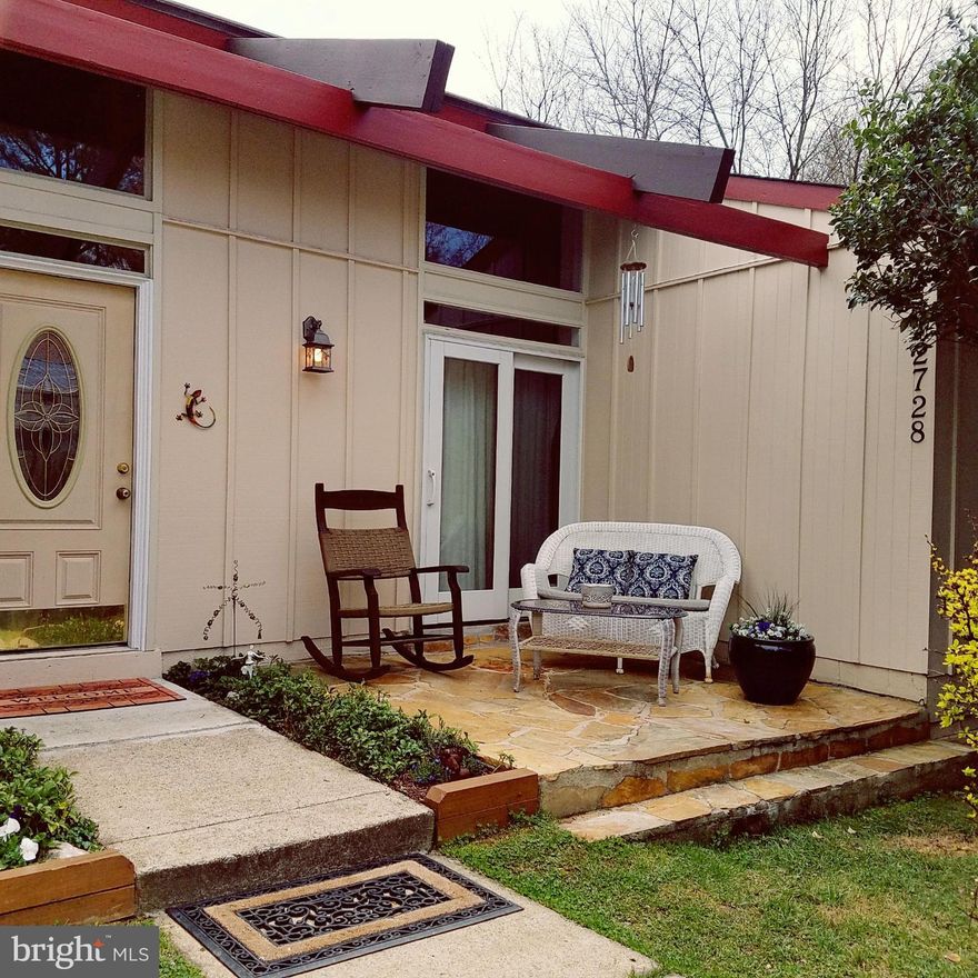 PICS TO FOLLOW.   PRISTINE CONDITION. New ROOF, beautiful HARDWOOD, new carpet, windows. 15x12 SCREENED PORCH,11x10 deck, 22x11 patio PLUS 20x11 and 10x10 field stone patios. Lot backs to trees & stream. Expansive living rm with great entertaining flow to Din Rm & Kit w/Stainless steel appls. Rough-In plumbing LL closet.  Rec Rm and 4th bedroom have great natural light. Dbl & Triple closets.