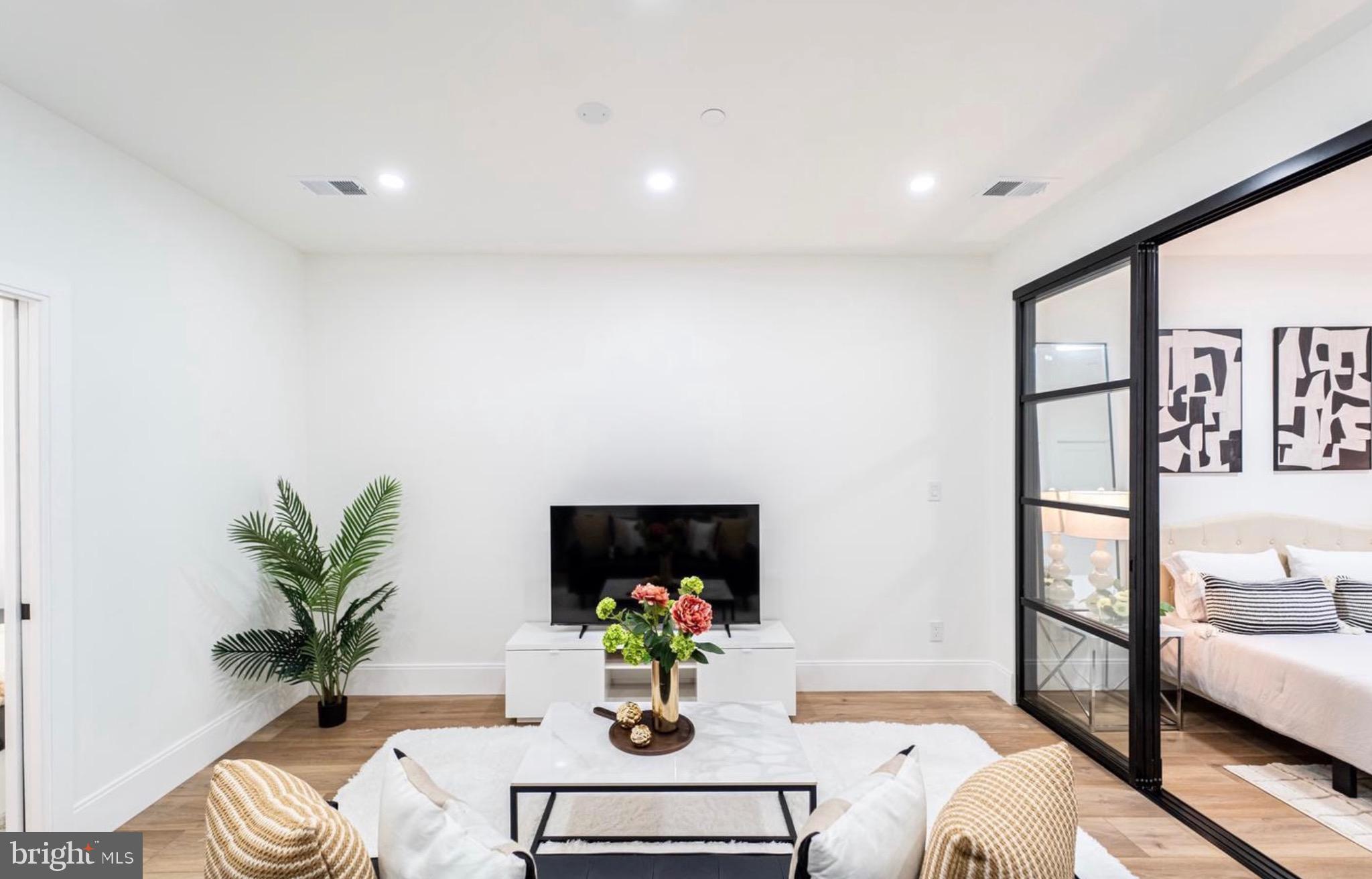 2517 ONTARIO ROAD NW 2