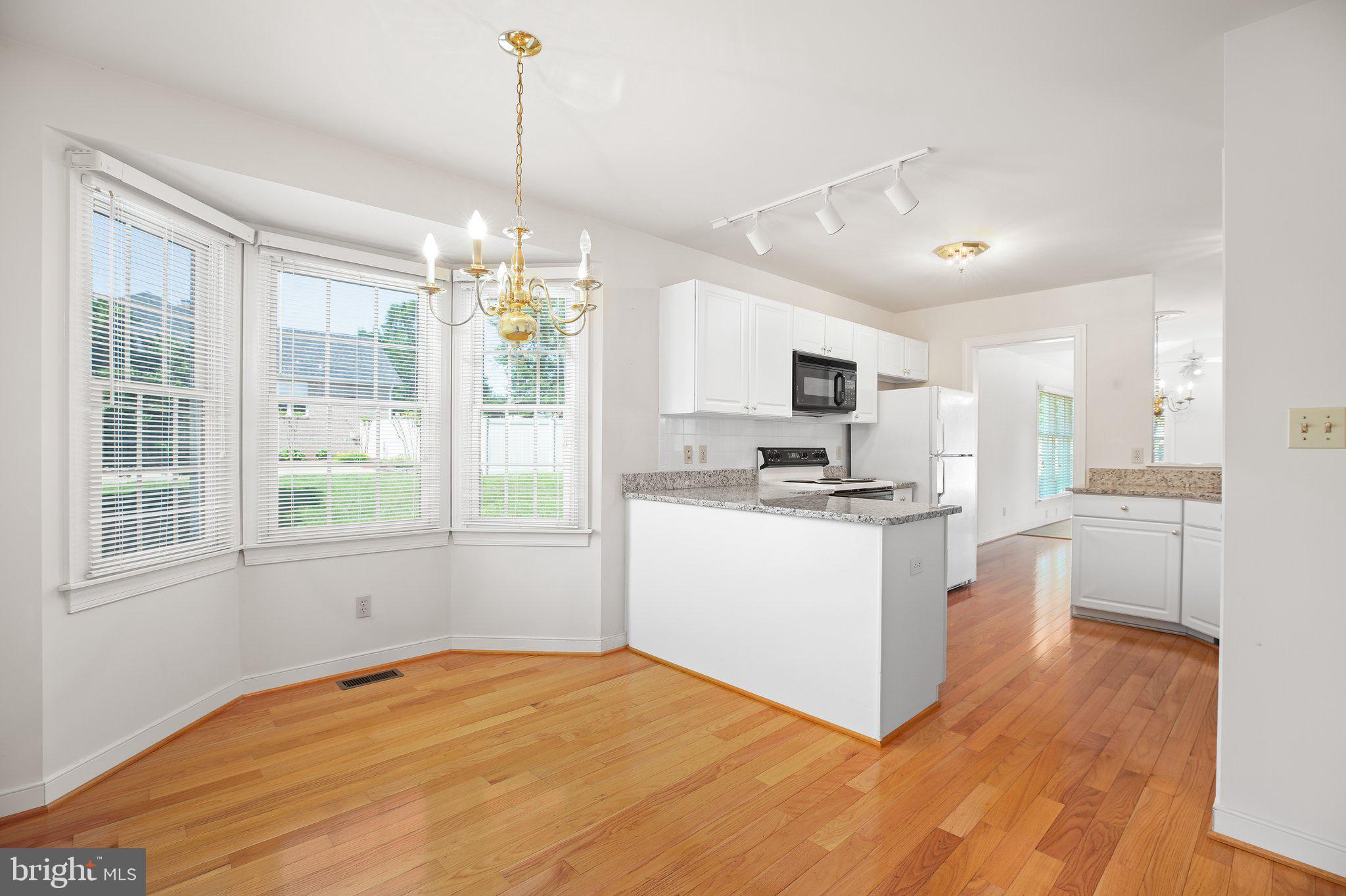 COUNTRY CLUB ESTATES - Residential