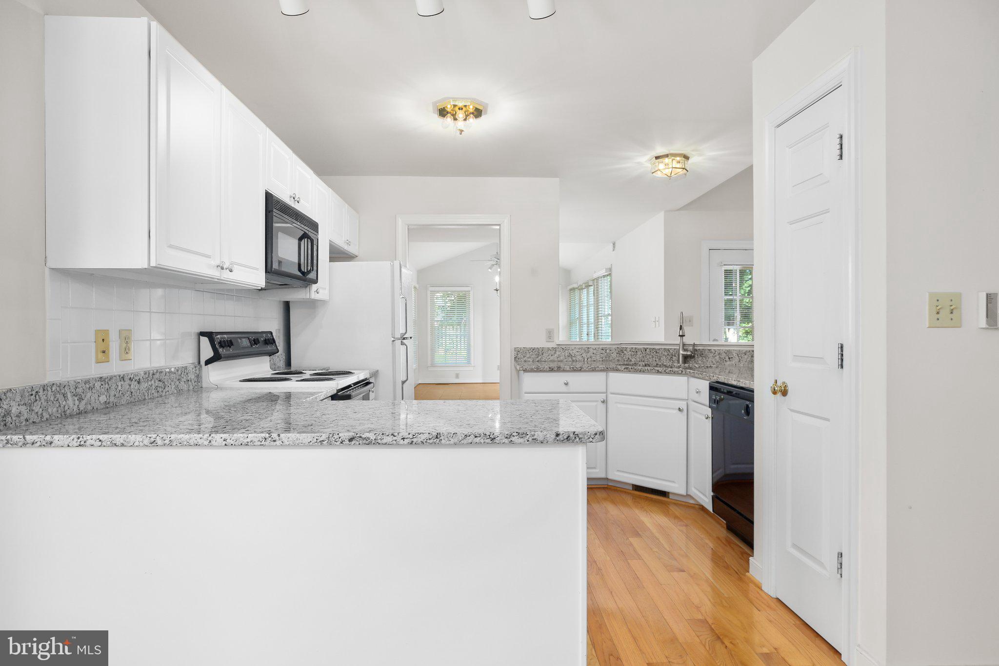 COUNTRY CLUB ESTATES - Residential