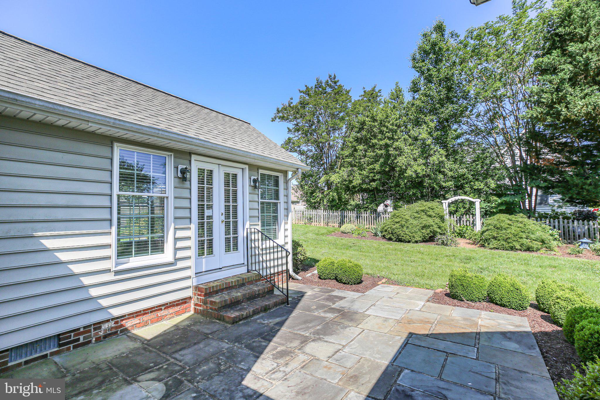 COUNTRY CLUB ESTATES - Residential