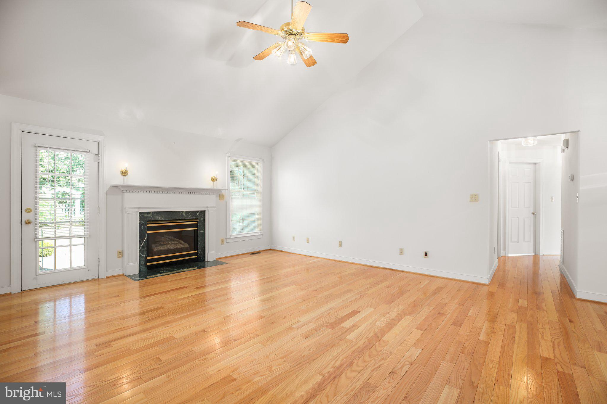 COUNTRY CLUB ESTATES - Residential