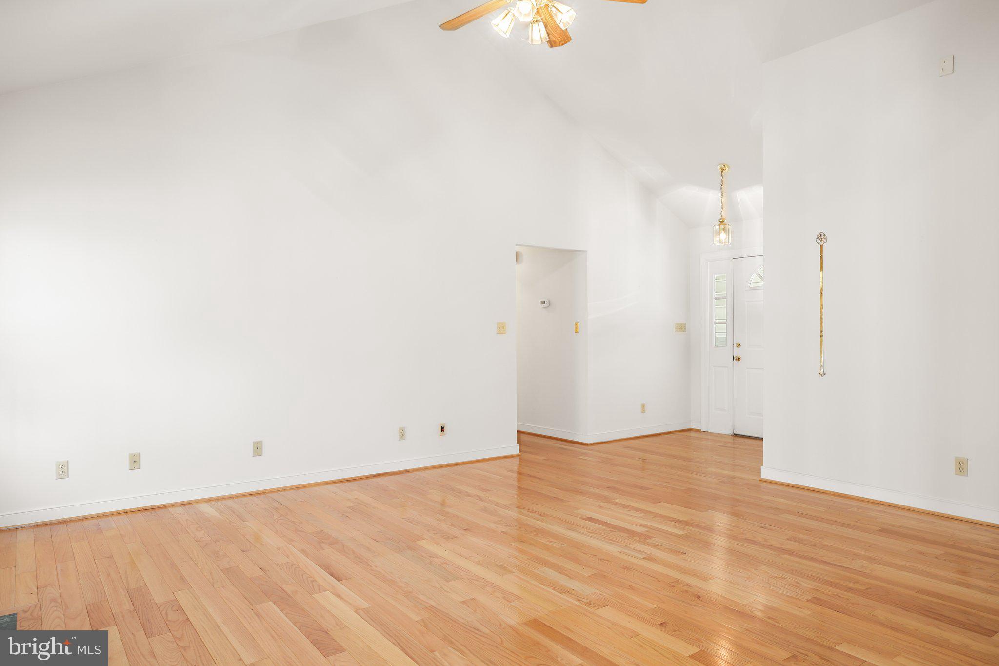 COUNTRY CLUB ESTATES - Residential