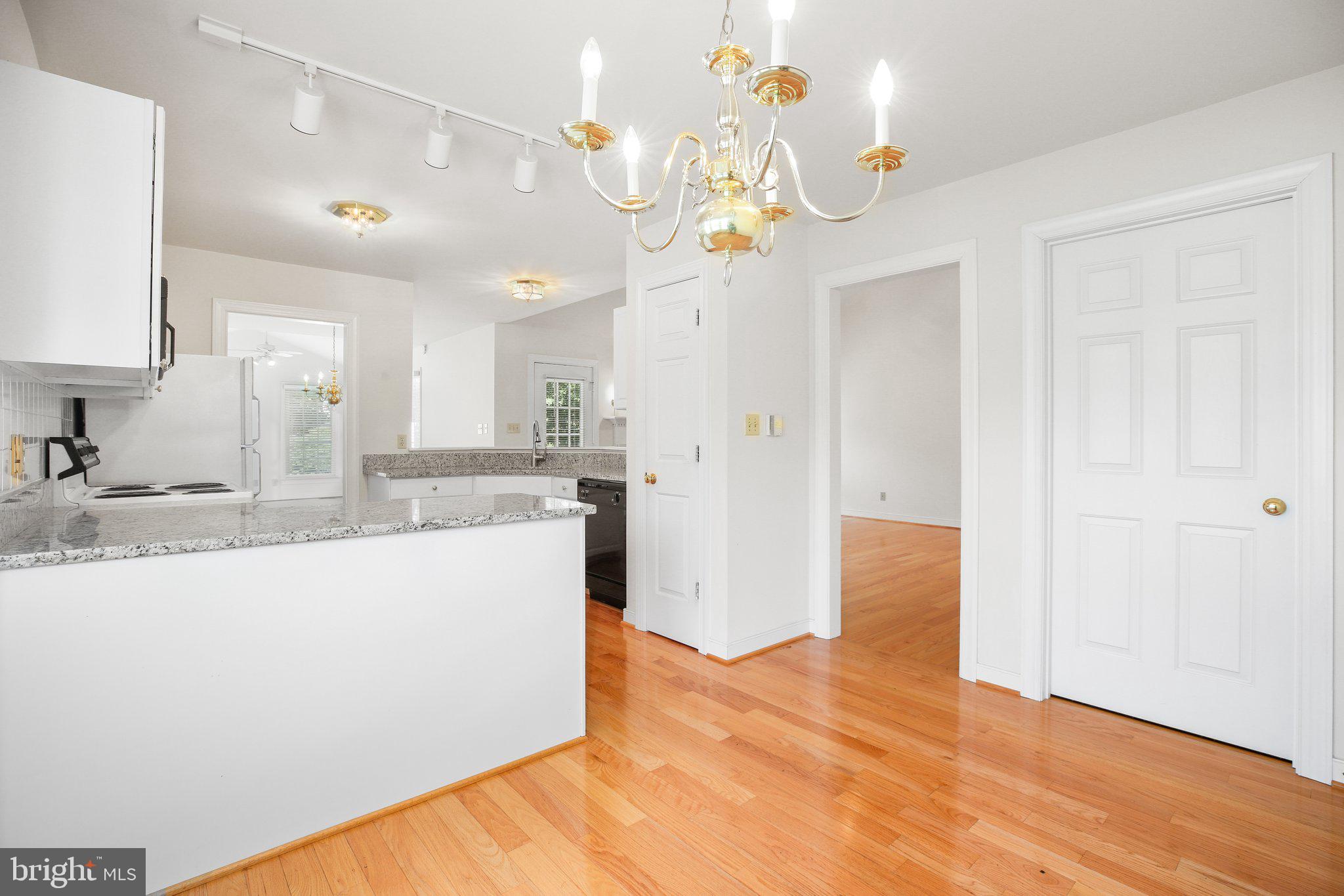 COUNTRY CLUB ESTATES - Residential