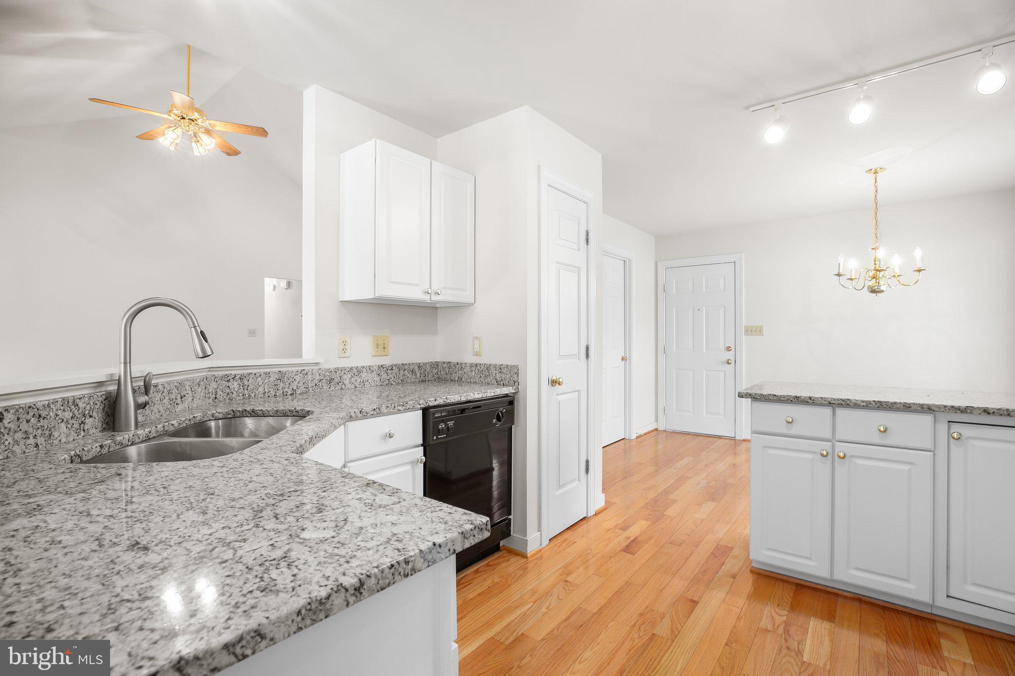 COUNTRY CLUB ESTATES - Residential