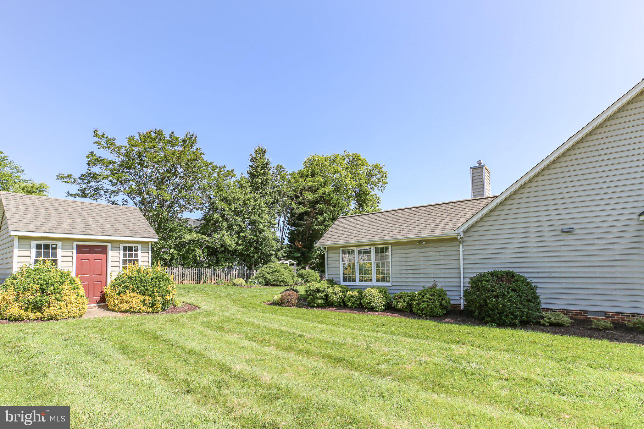 COUNTRY CLUB ESTATES - Residential