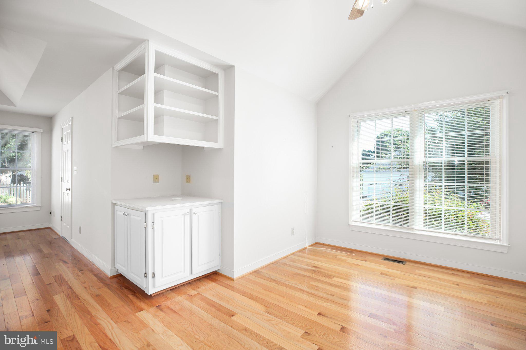 COUNTRY CLUB ESTATES - Residential