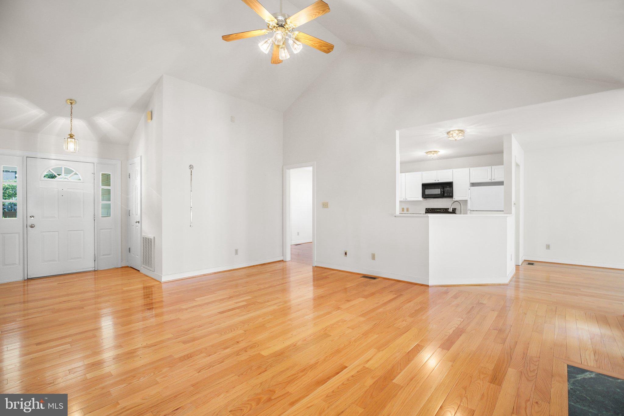 COUNTRY CLUB ESTATES - Residential