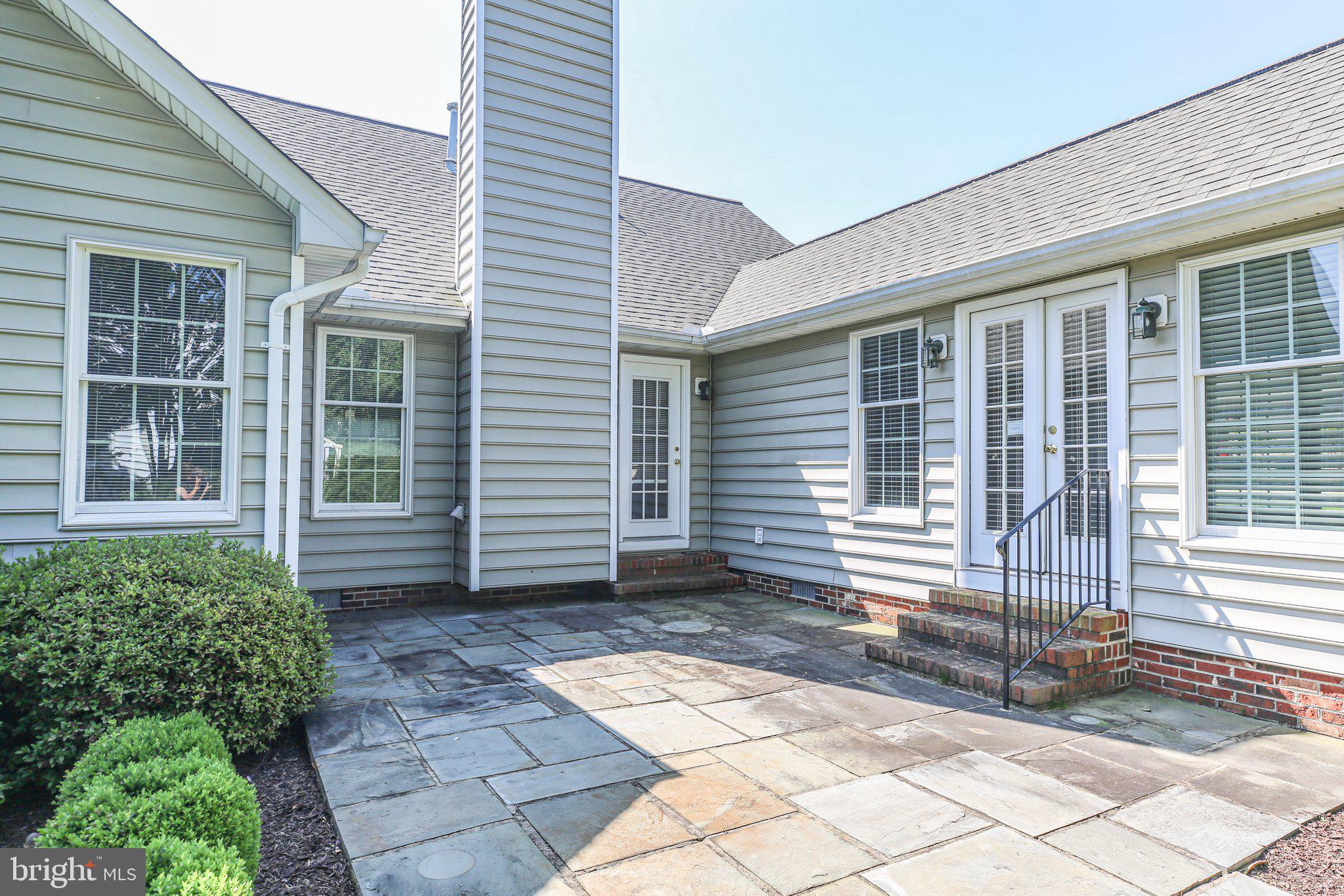 COUNTRY CLUB ESTATES - Residential