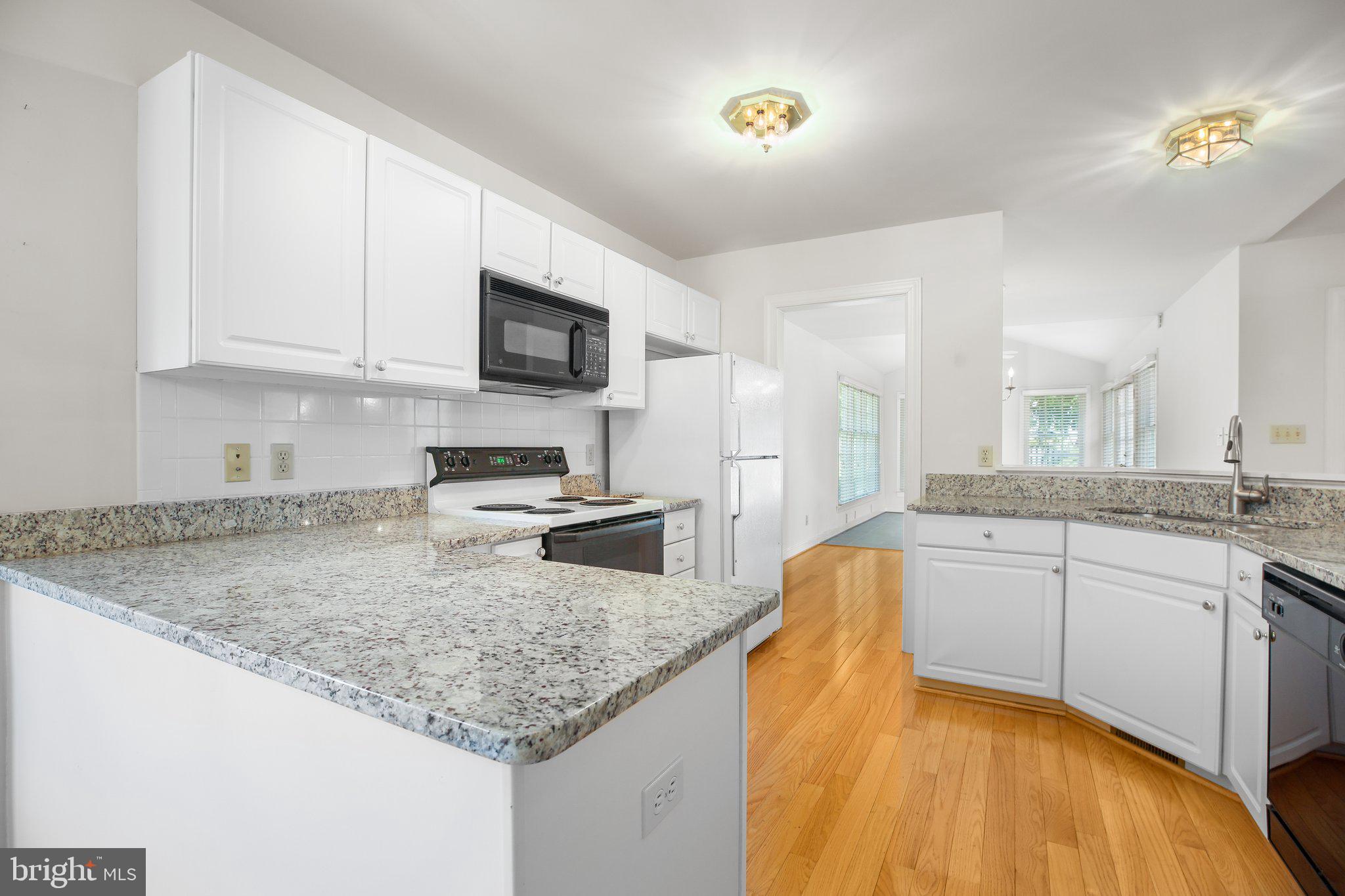 COUNTRY CLUB ESTATES - Residential