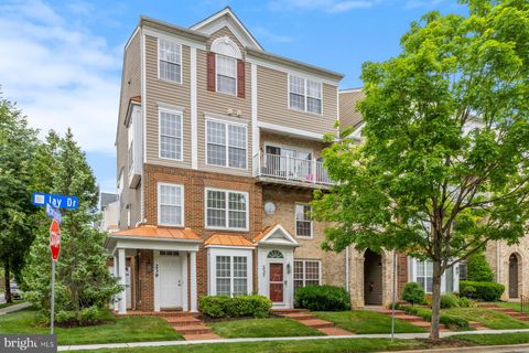 Photo of 239 Jay Drive #89, ROCKVILLE, MD 20850 (MLS # MDMC2235858)