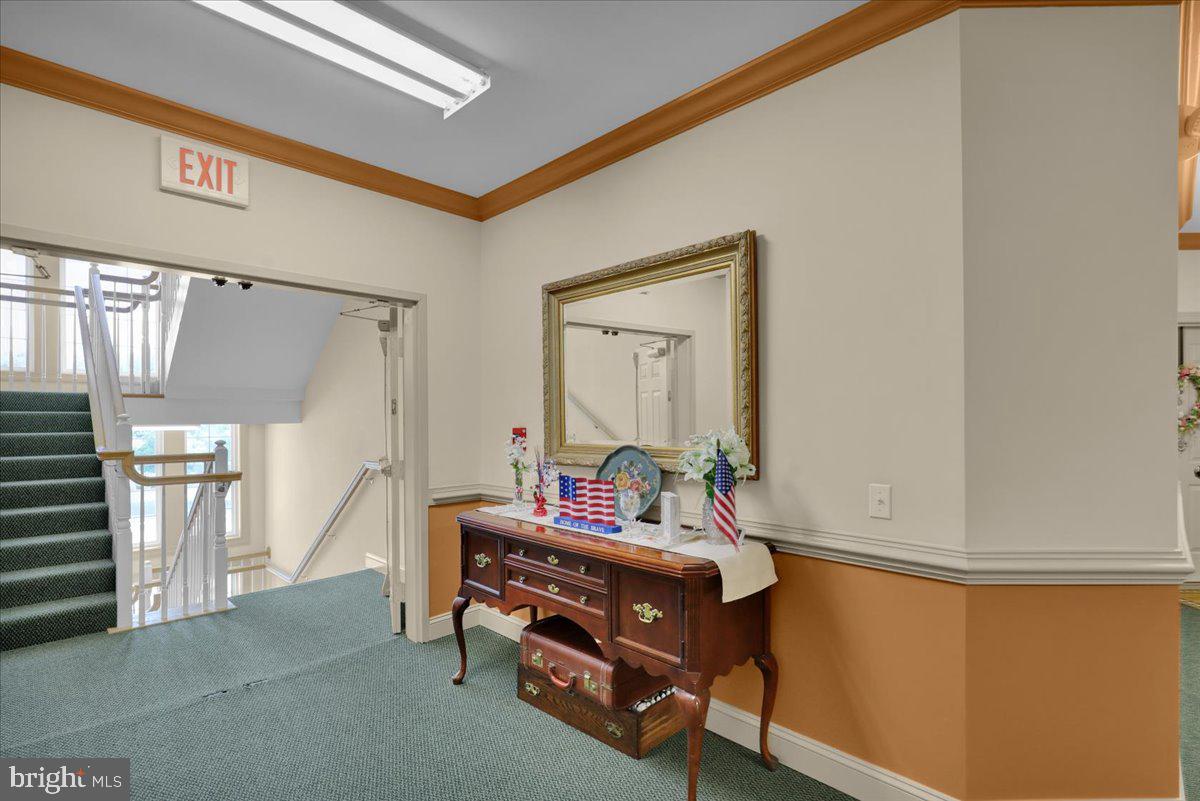 1010 CREST WAY 302
