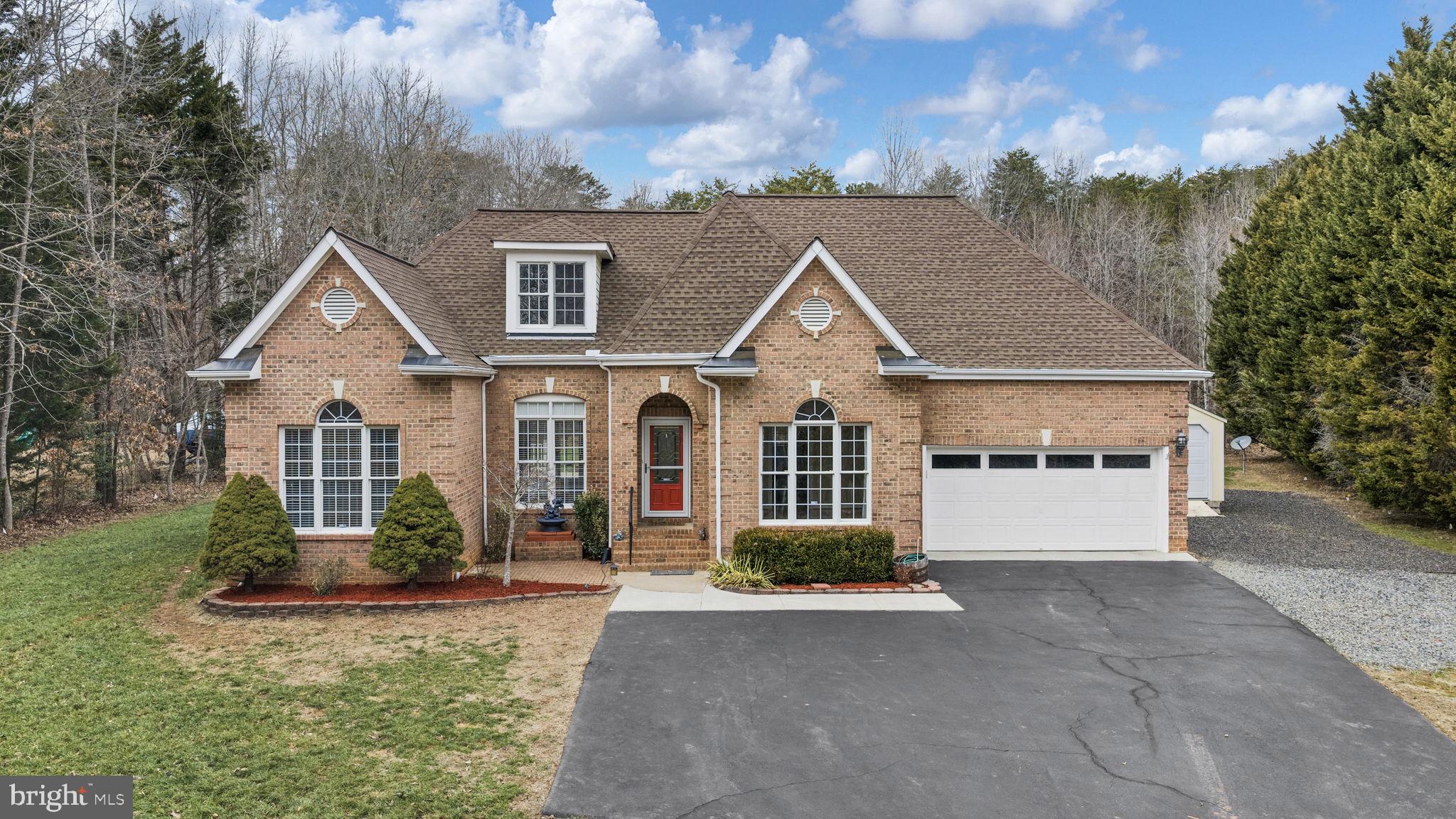 TALL PINES - Residential