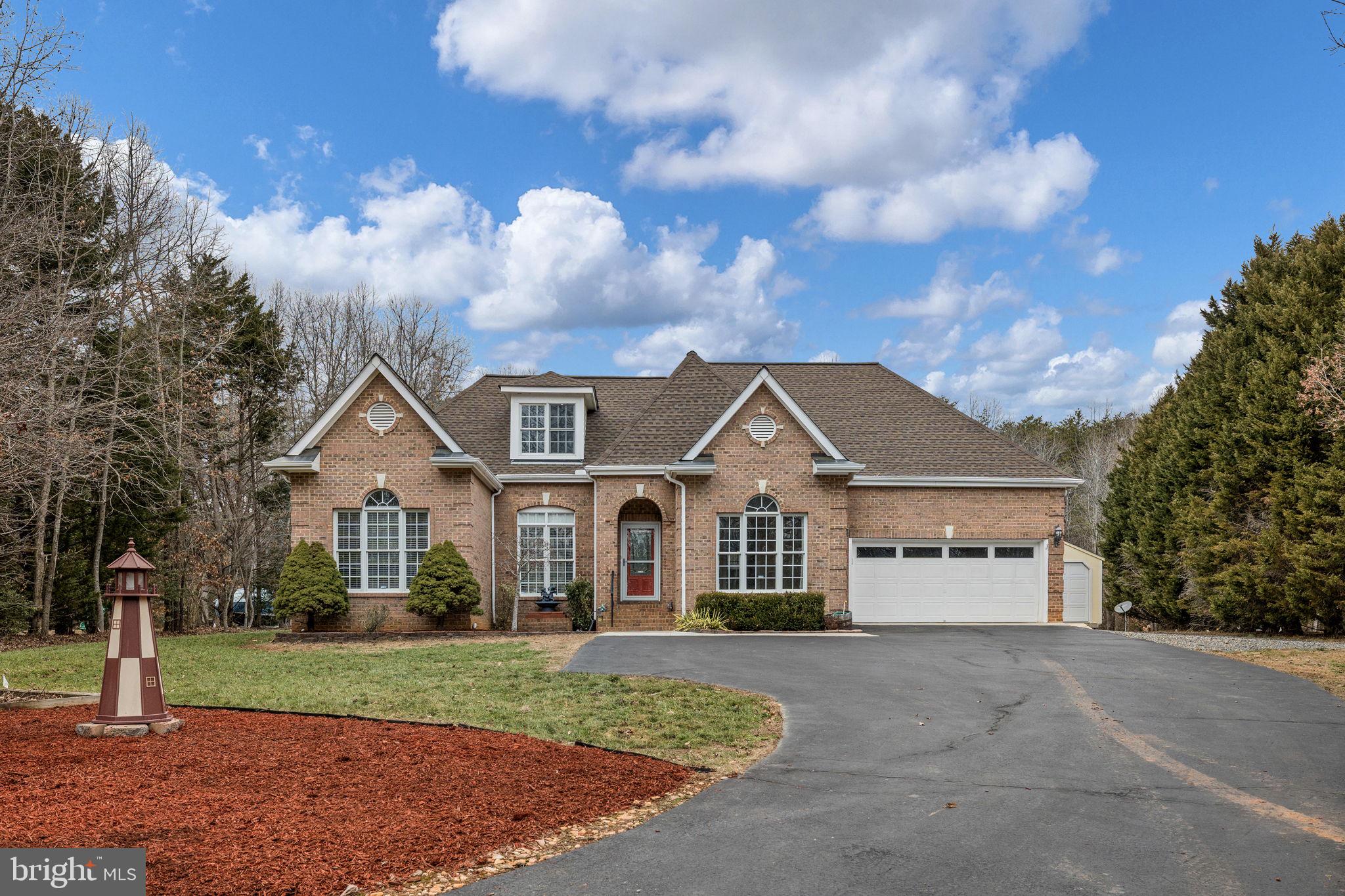 TALL PINES - Residential