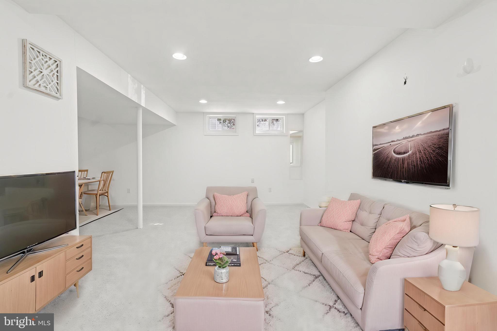 ROBERTS FIELD - Residential