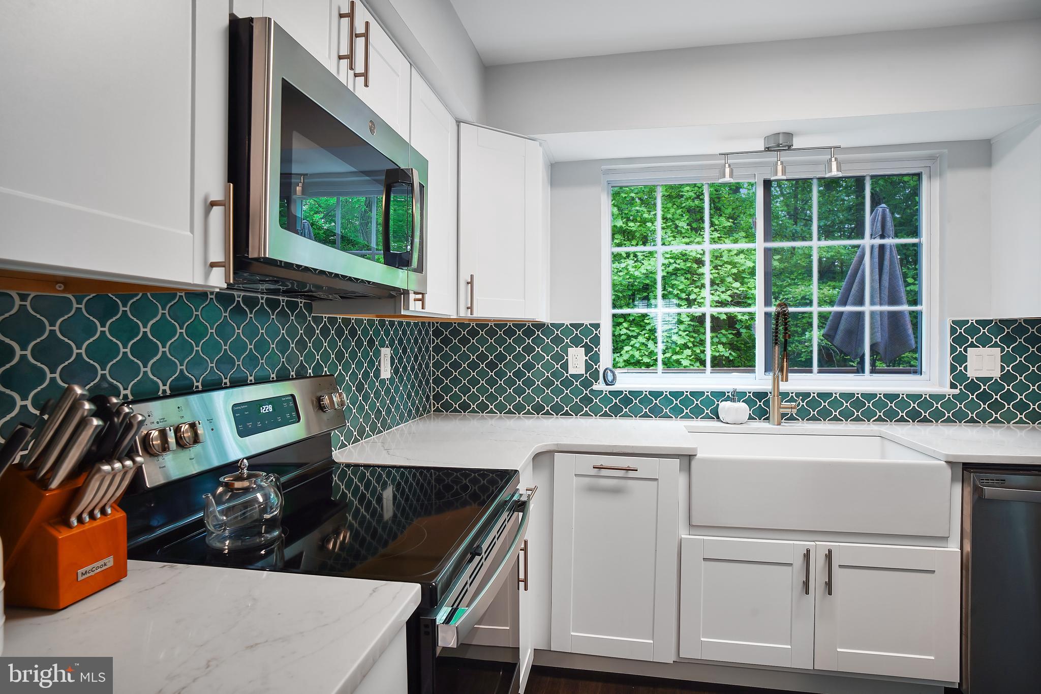 LONGMEAD - Residential Lease