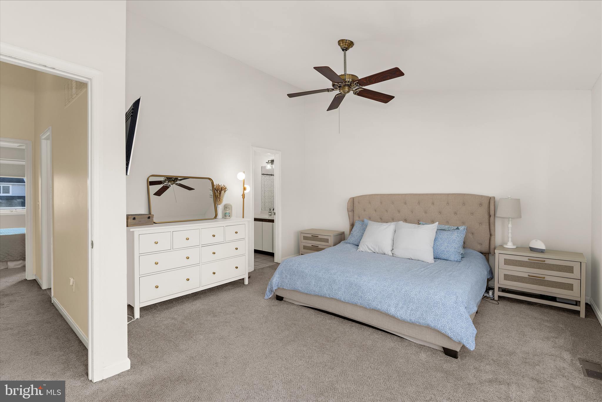 THOMPSON CREEK CONDOS - Residential