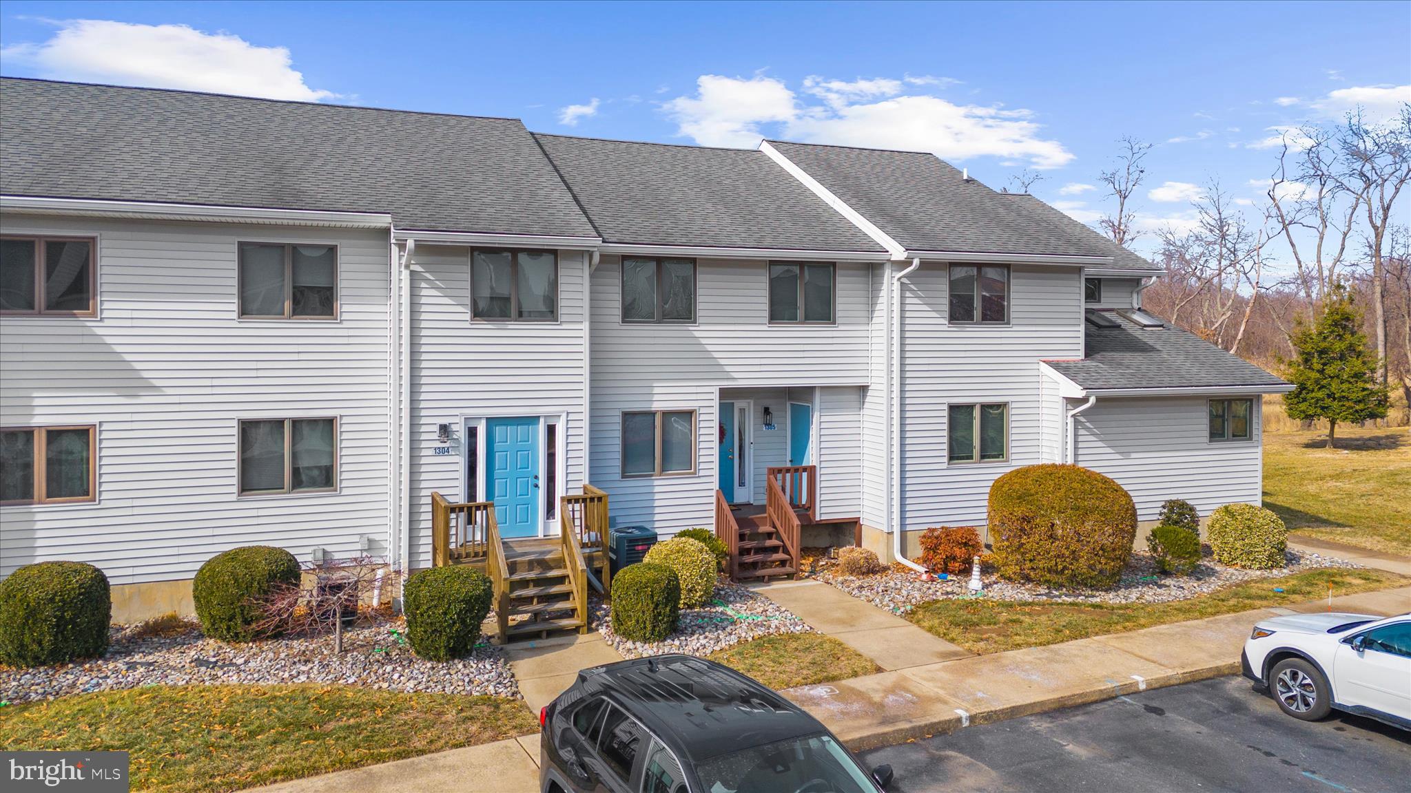 THOMPSON CREEK CONDOS - Residential