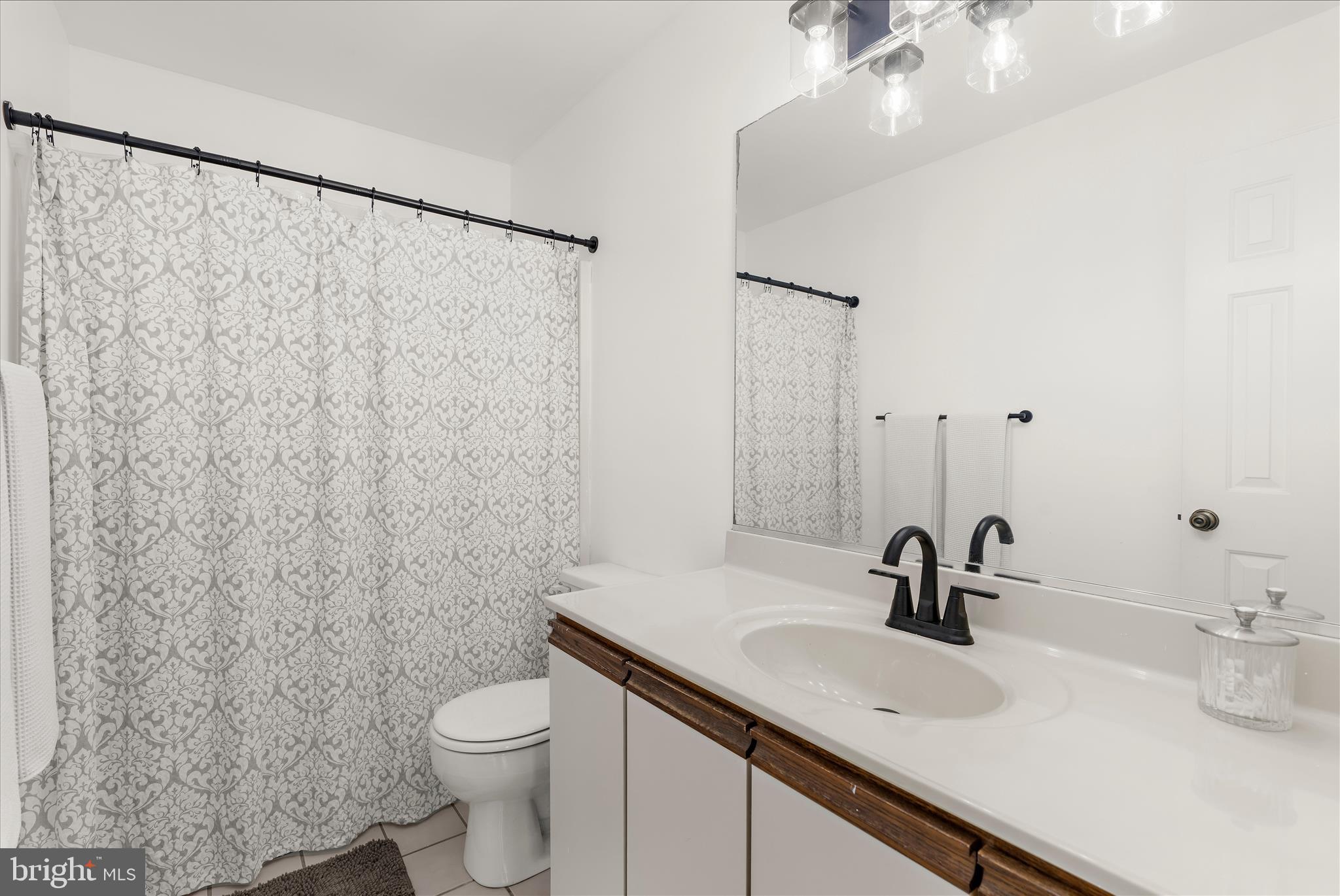 THOMPSON CREEK CONDOS - Residential