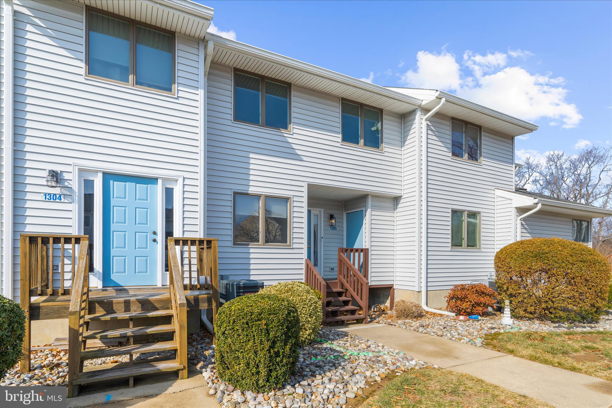 THOMPSON CREEK CONDOS - Residential