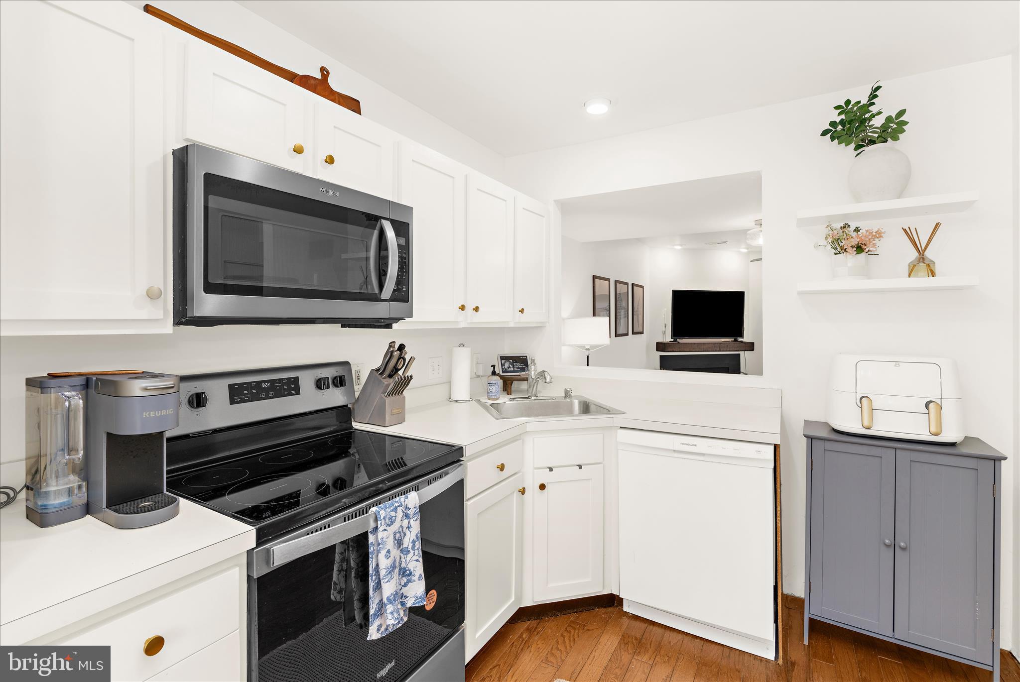 THOMPSON CREEK CONDOS - Residential