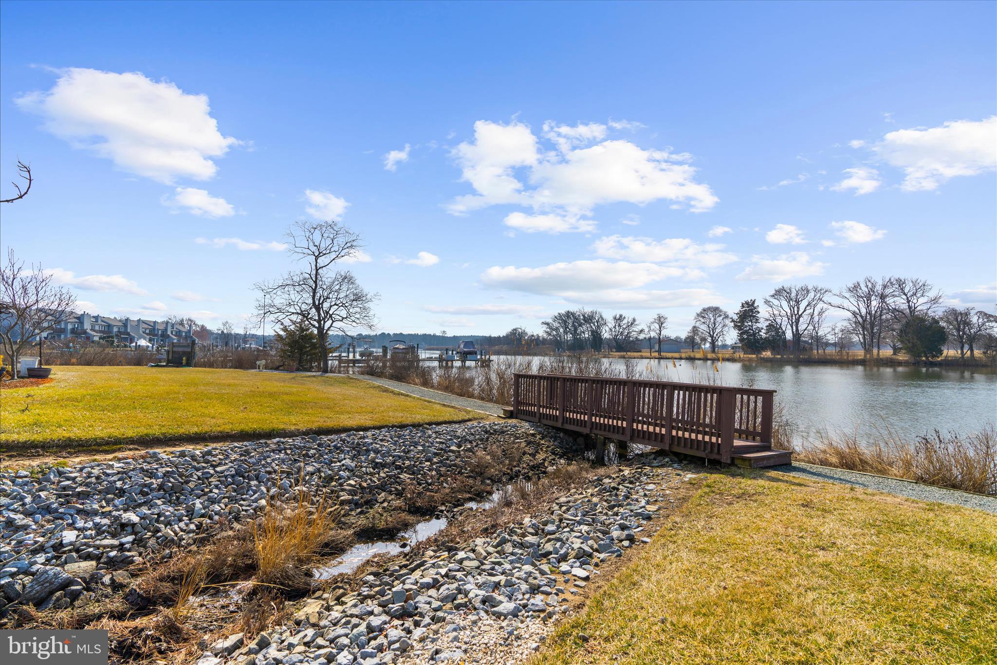 THOMPSON CREEK CONDOS - Residential