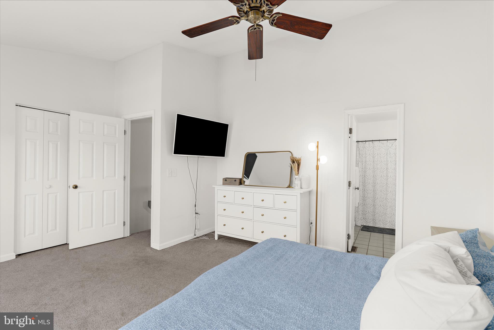 THOMPSON CREEK CONDOS - Residential