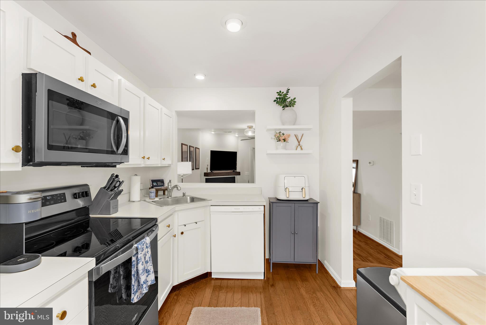 THOMPSON CREEK CONDOS - Residential