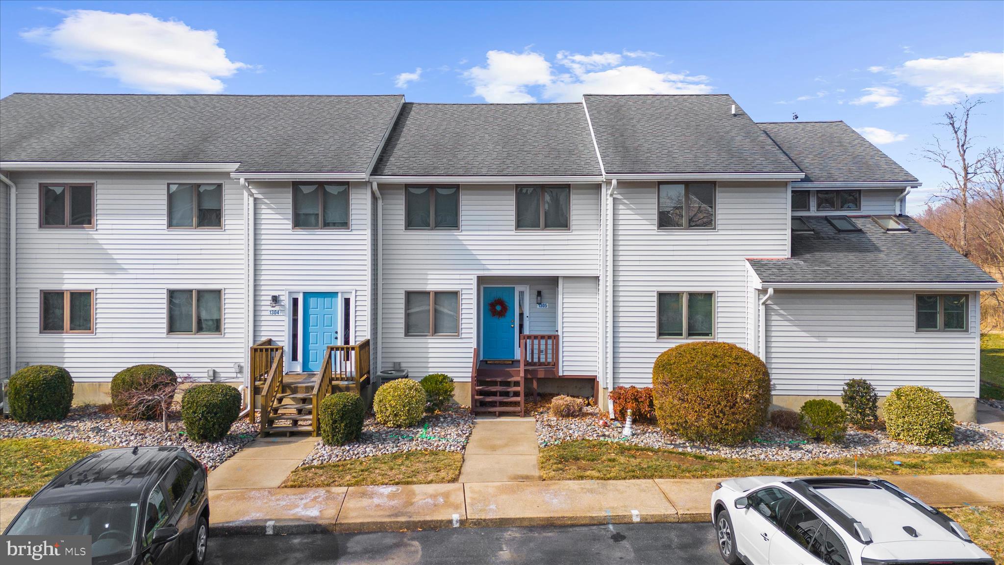 THOMPSON CREEK CONDOS - Residential