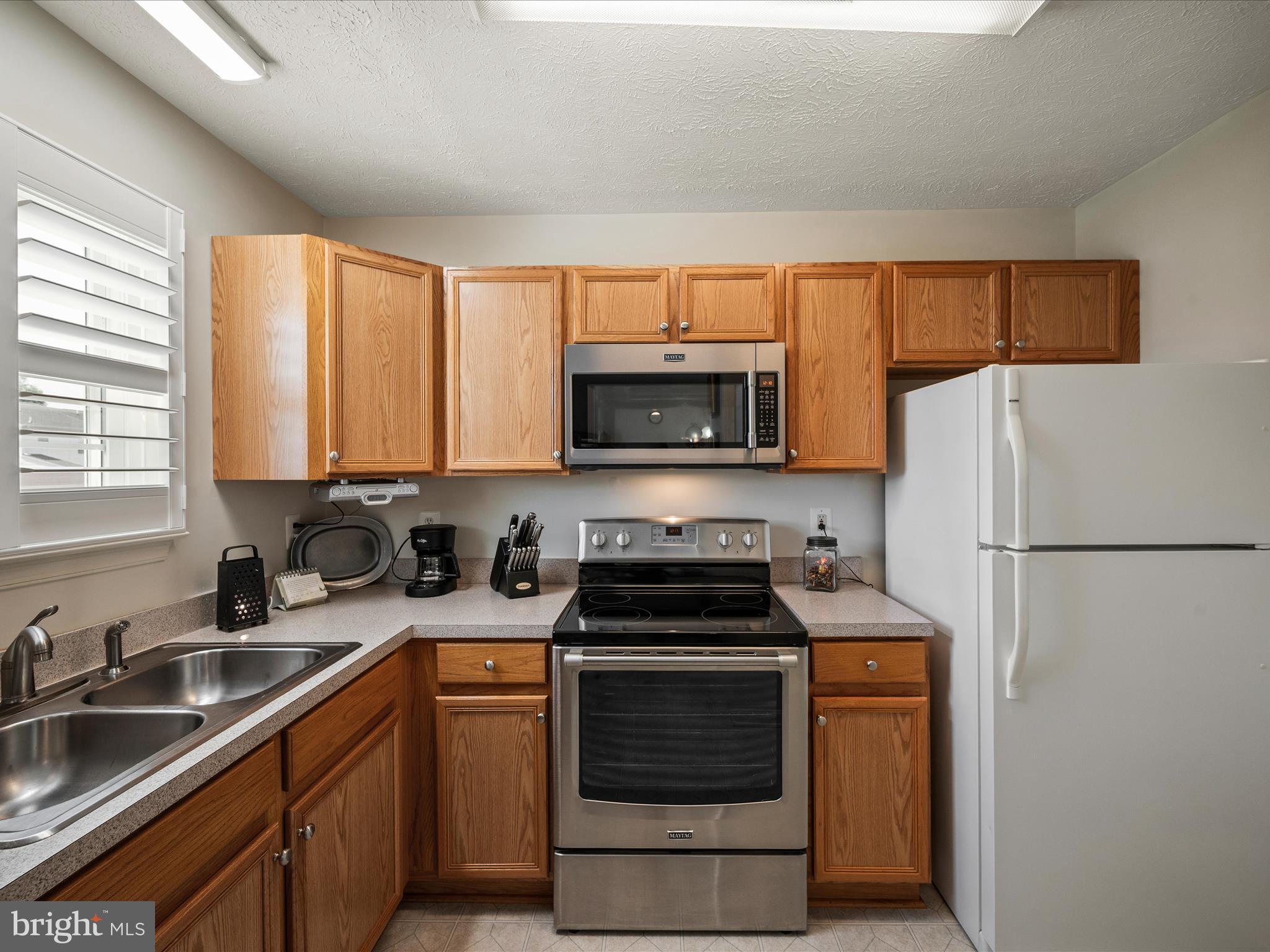 LAKEVIEW TOWNHOUSES - Residential