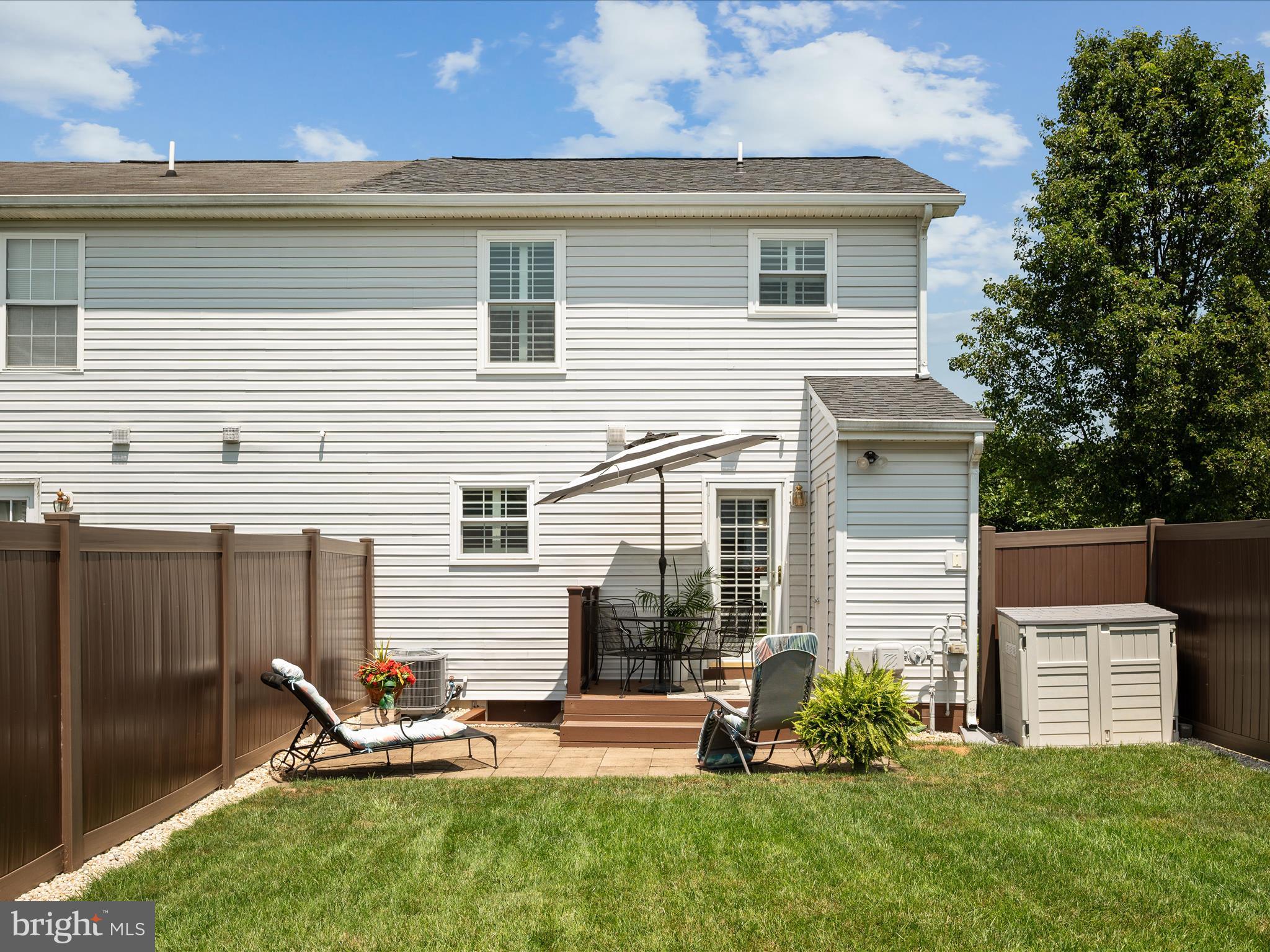 LAKEVIEW TOWNHOUSES - Residential